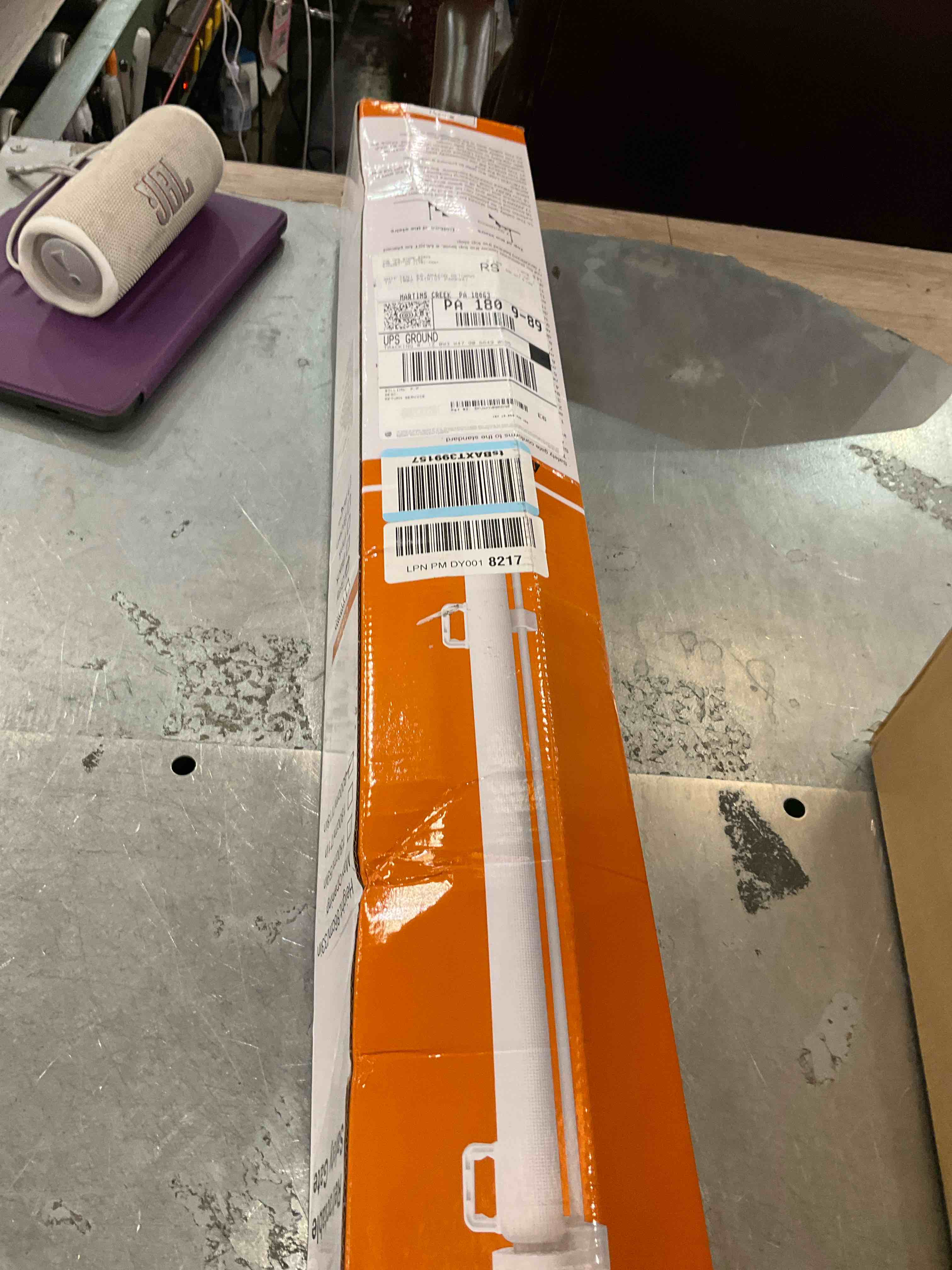 https://s3.amazonaws.com/lotting-images-prod/bidfta/TEA2357493_1750778193859.jpeg