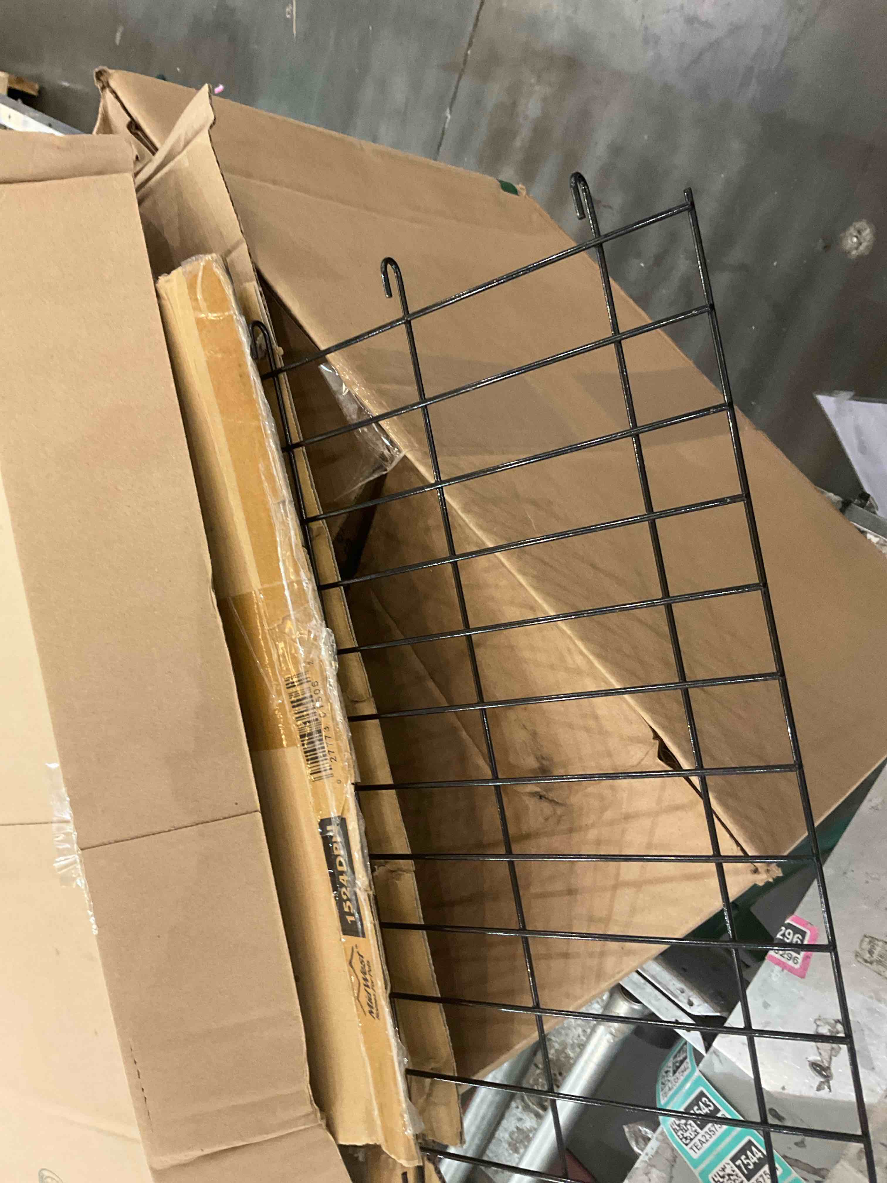 https://s3.amazonaws.com/lotting-images-prod/bidfta/TEA2357519_1750778848535.jpeg