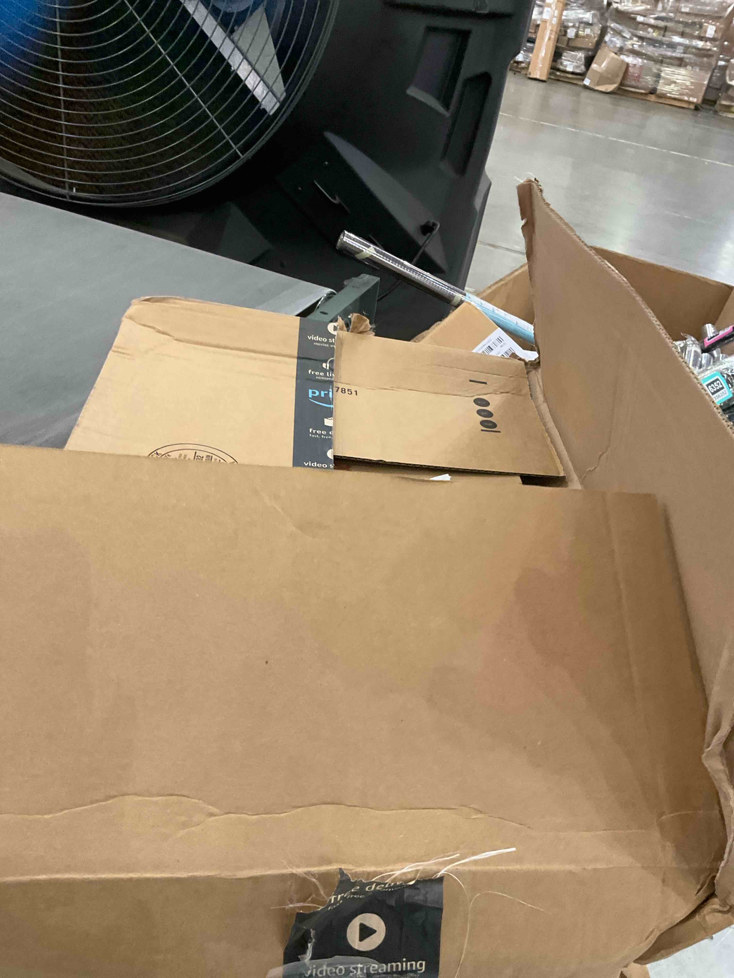 https://s3.amazonaws.com/lotting-images-prod/bidfta/TEA2357555_1750780180636.jpeg
