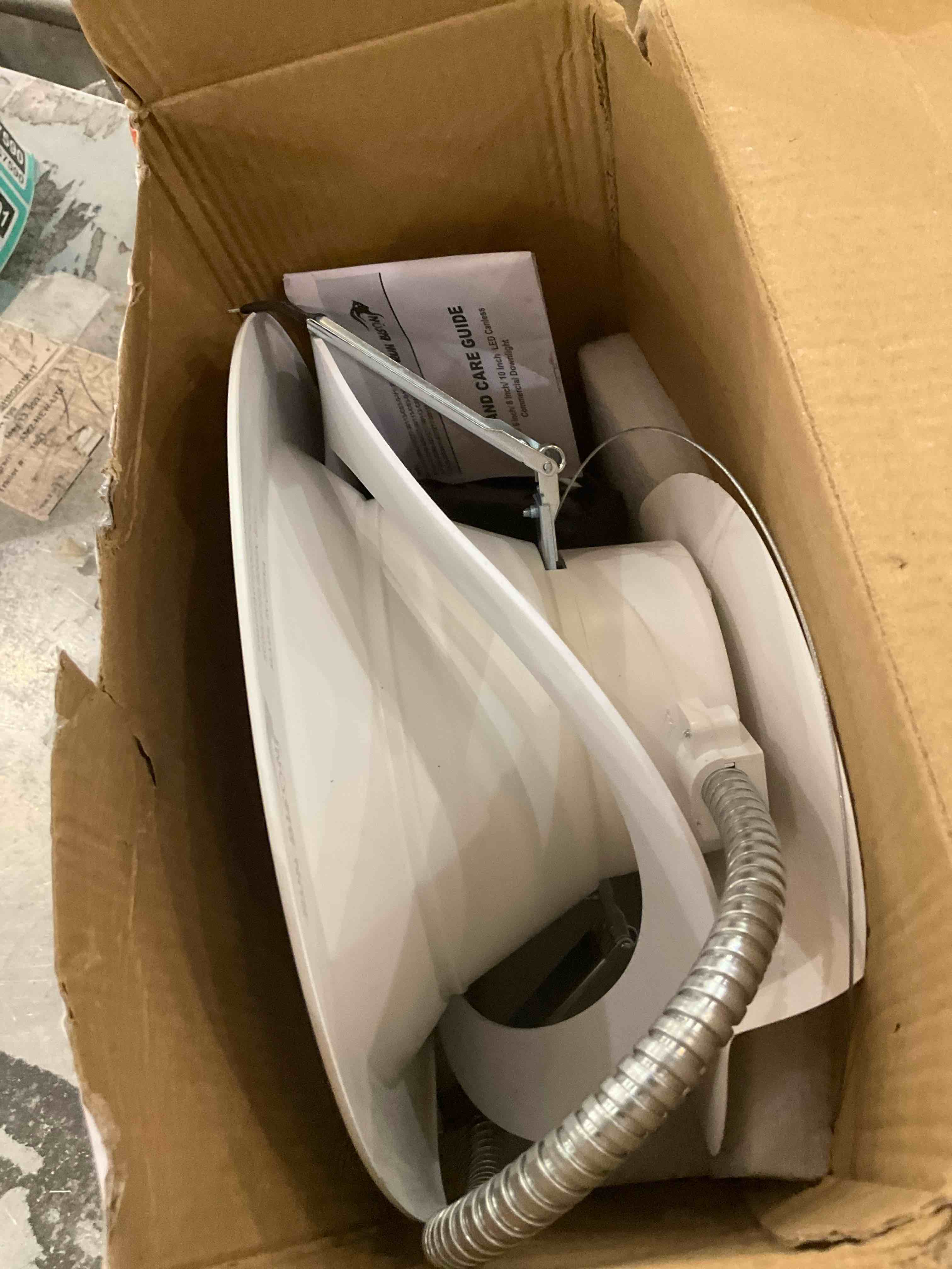 https://s3.amazonaws.com/lotting-images-prod/bidfta/TEA2357567_1750779615529.jpeg