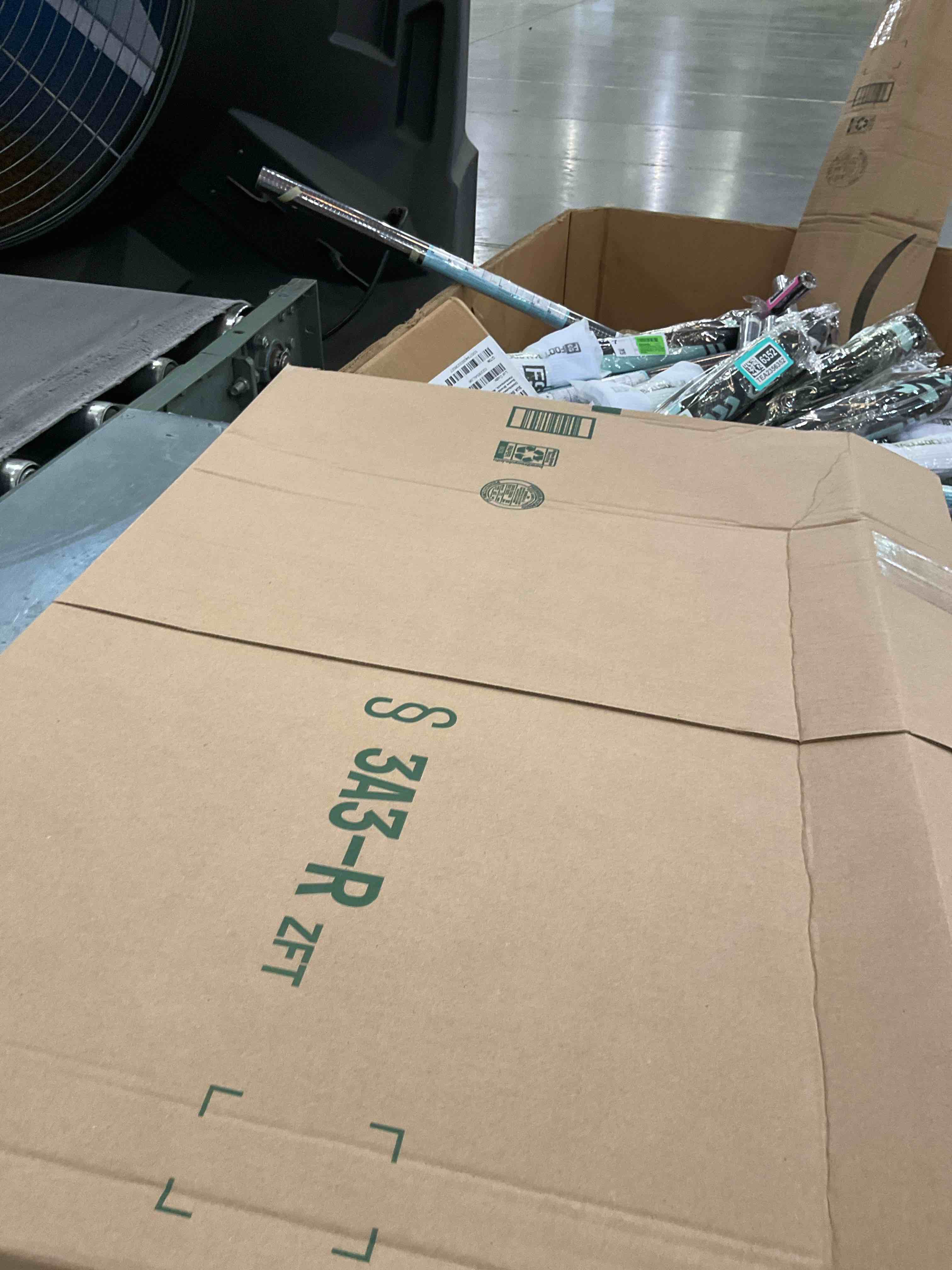 https://s3.amazonaws.com/lotting-images-prod/bidfta/TEA2357739_1750792060156.jpeg