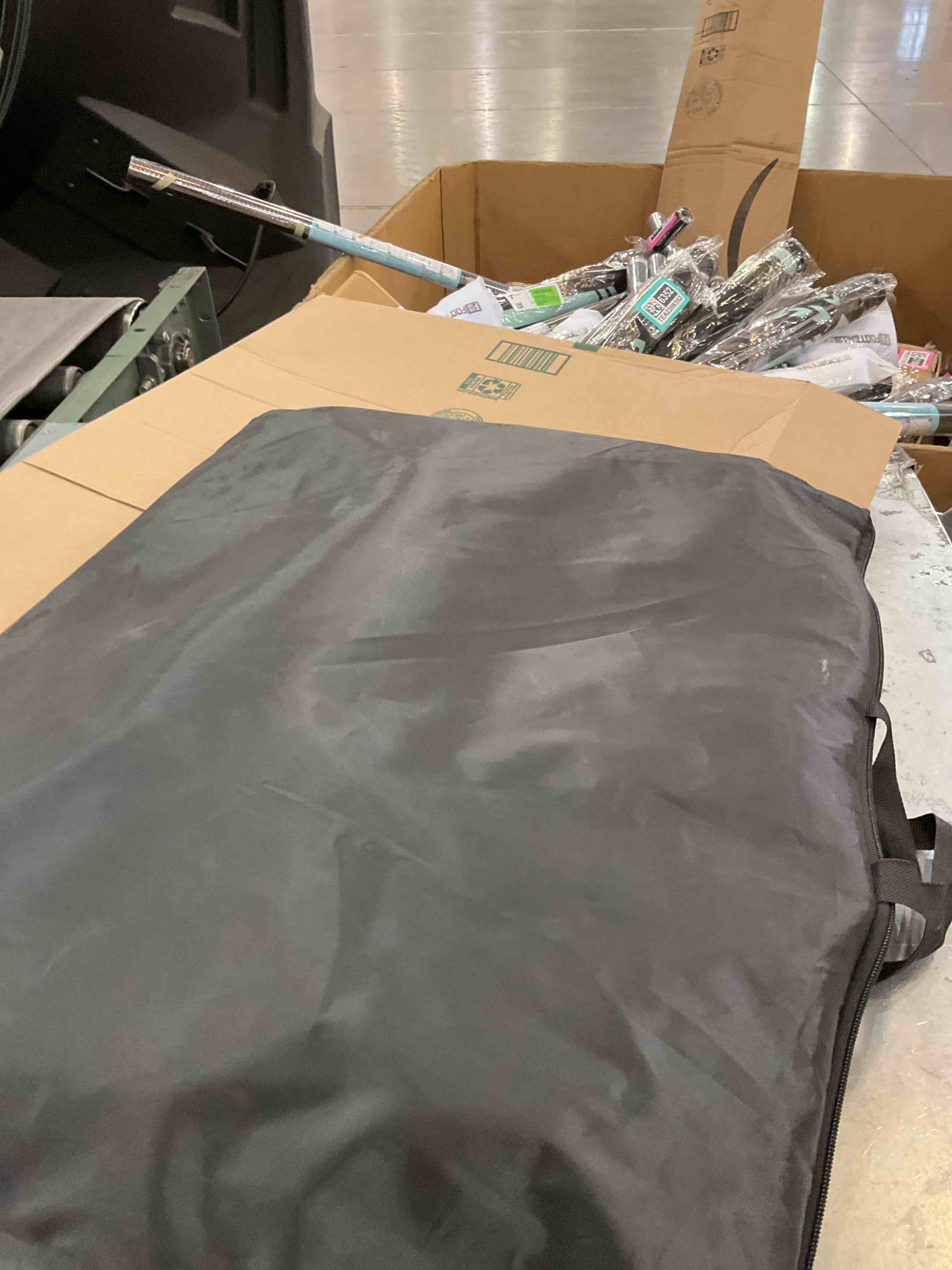 https://s3.amazonaws.com/lotting-images-prod/bidfta/TEA2357739_1750792078389.jpeg