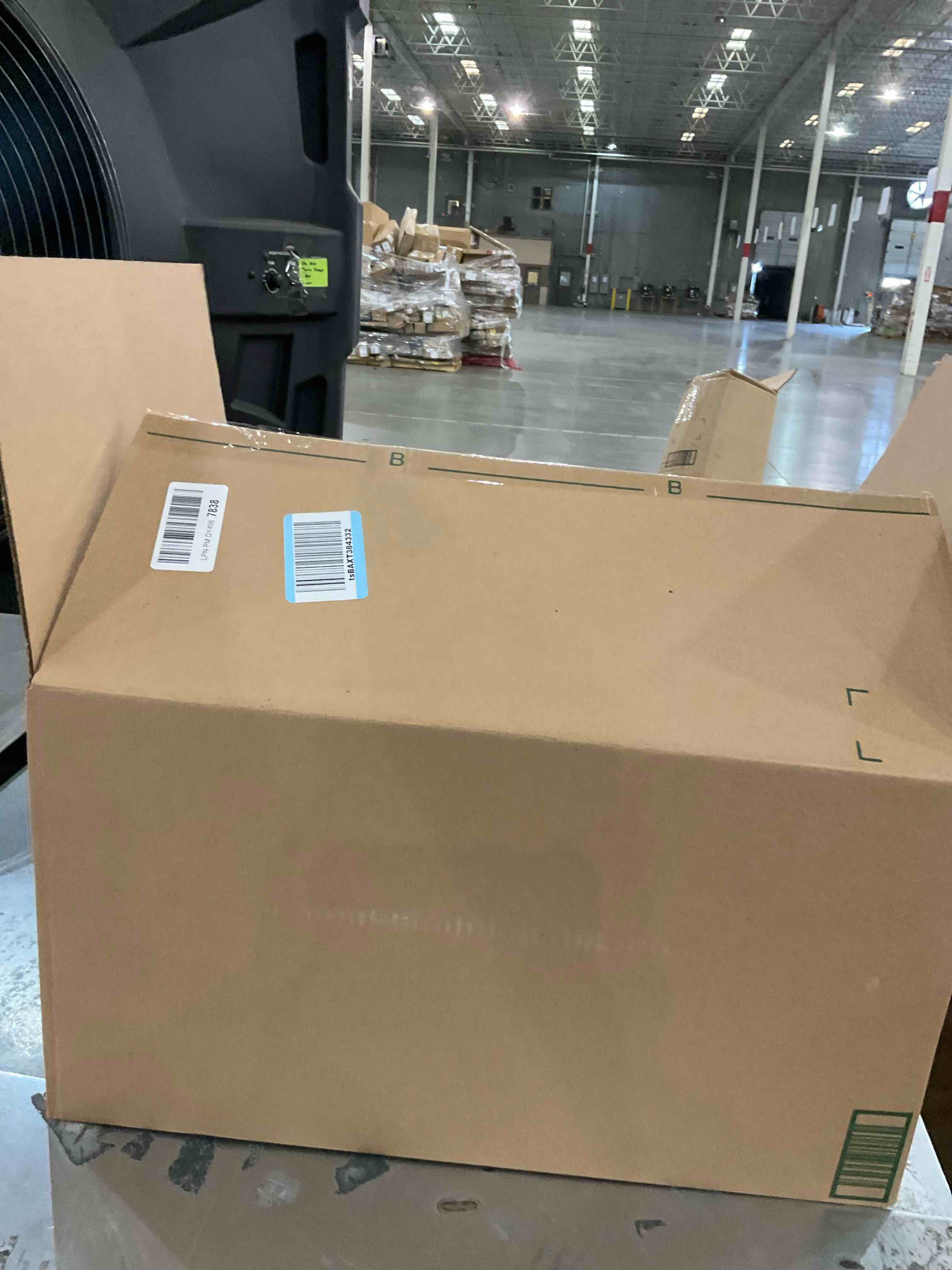 https://s3.amazonaws.com/lotting-images-prod/bidfta/TEA2357802_1750790297977.jpeg