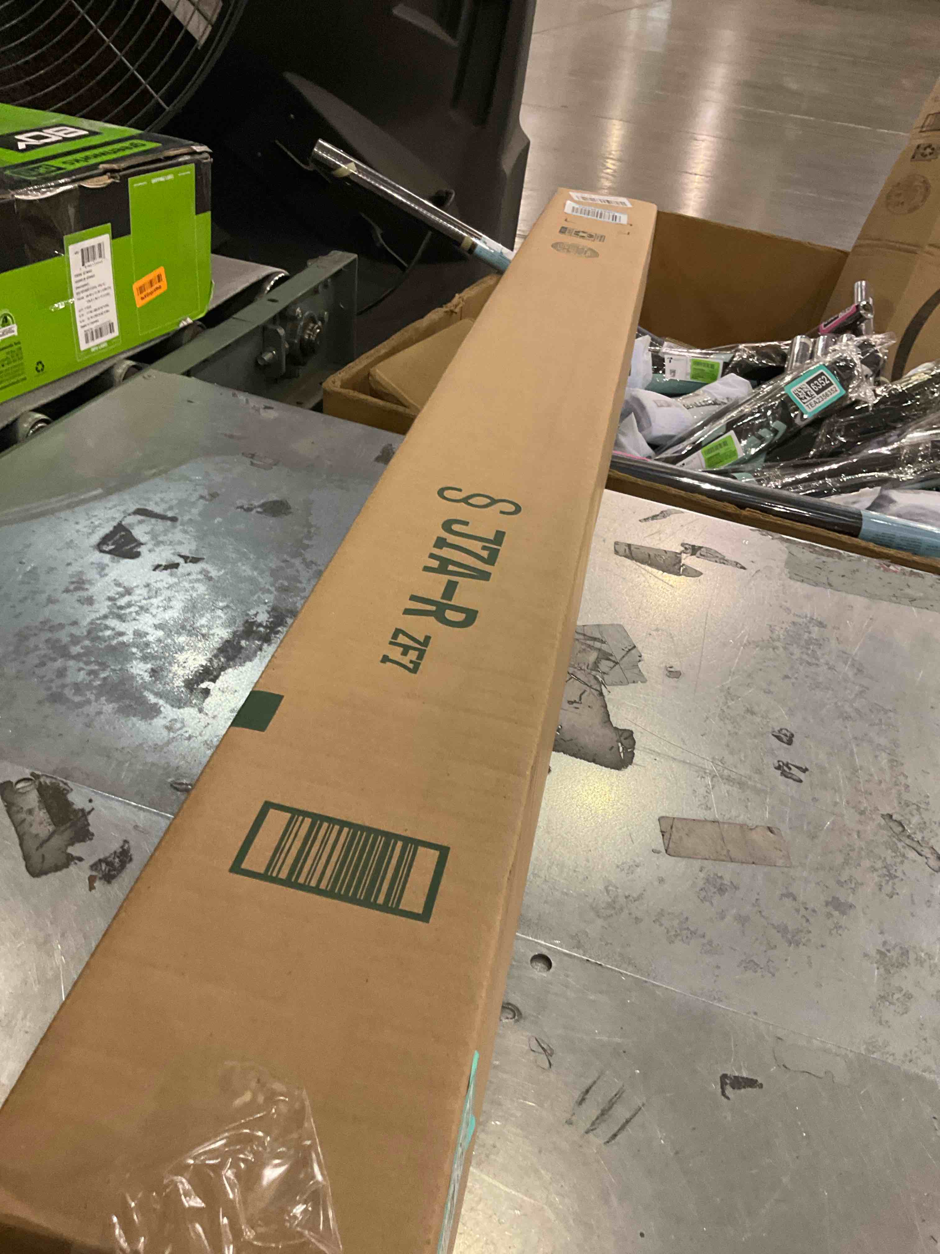 https://s3.amazonaws.com/lotting-images-prod/bidfta/TEA2357868_1750852460215.jpeg