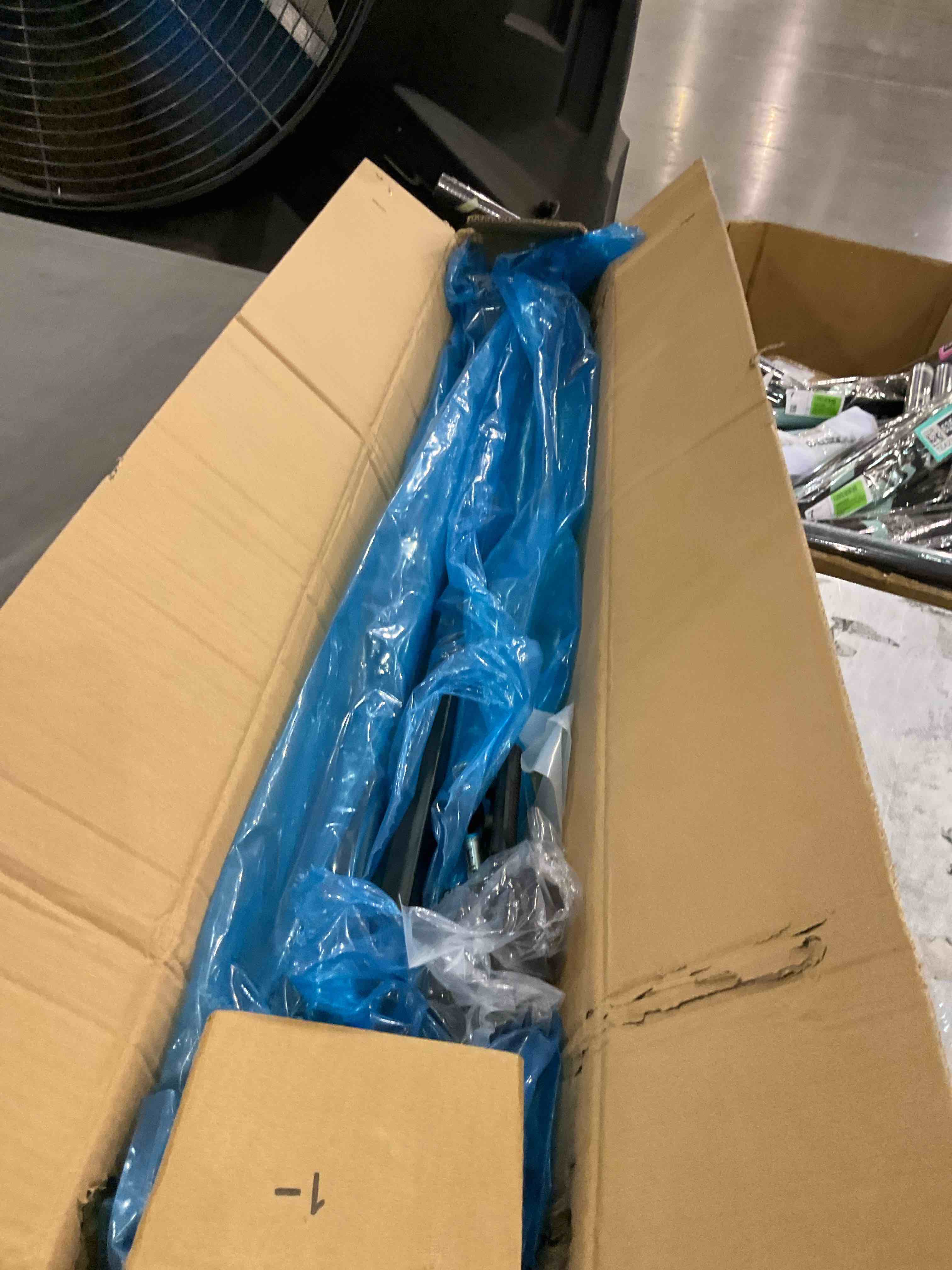 https://s3.amazonaws.com/lotting-images-prod/bidfta/TEA2357871_1750852615068.jpeg