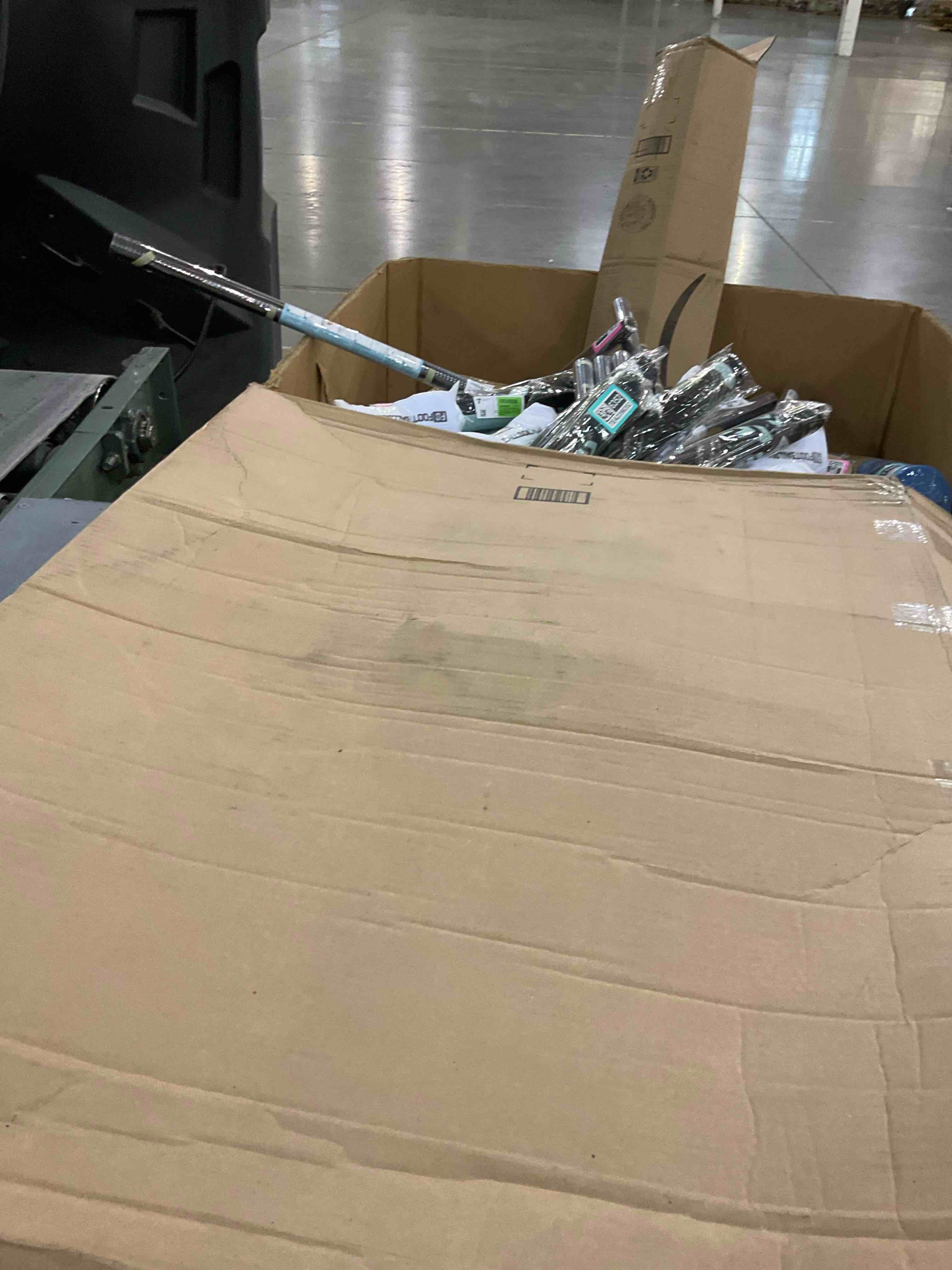 https://s3.amazonaws.com/lotting-images-prod/bidfta/TEA2357872_1750852829313.jpeg