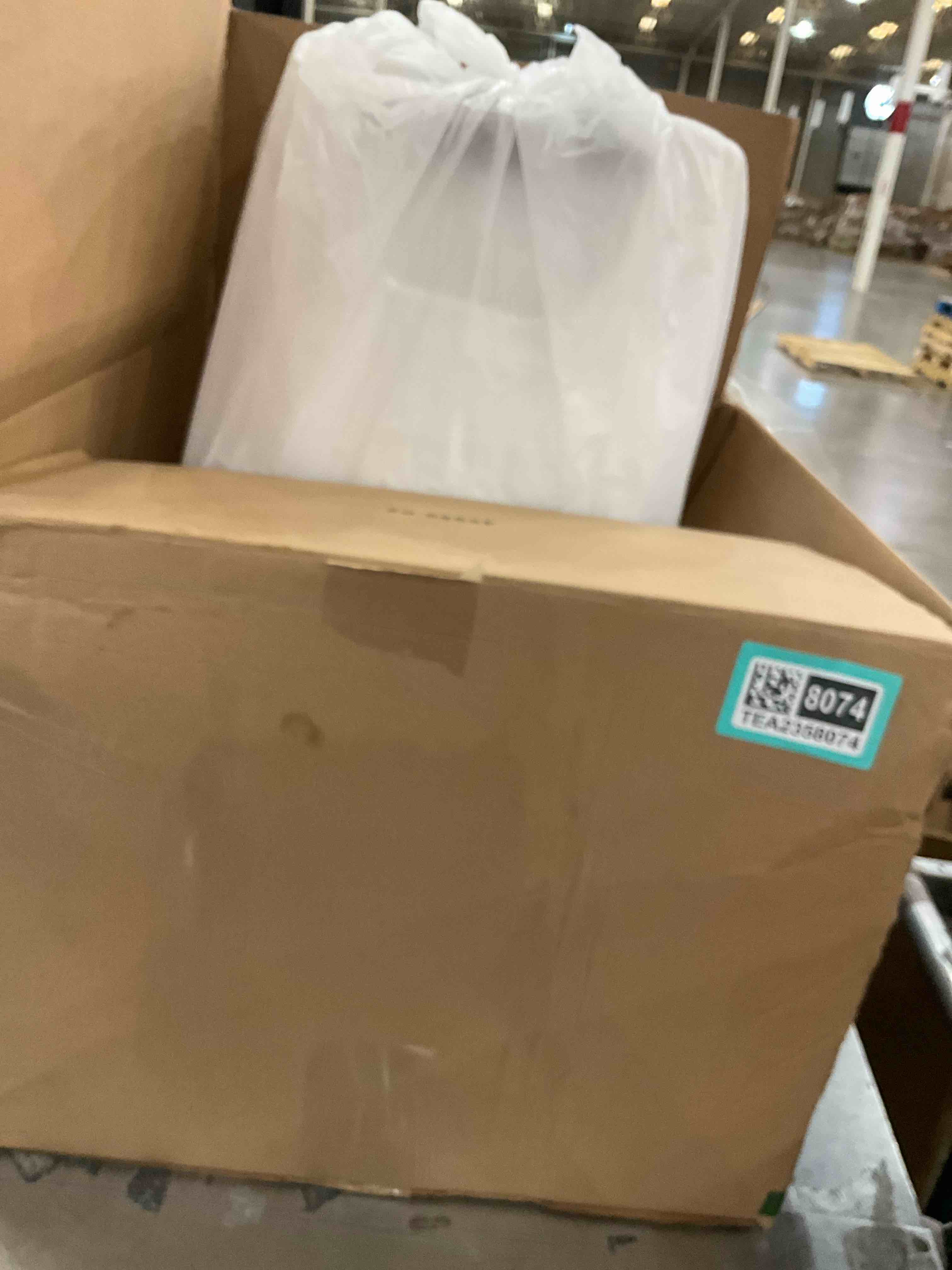 https://s3.amazonaws.com/lotting-images-prod/bidfta/TEA2358074_1750863311034.jpeg