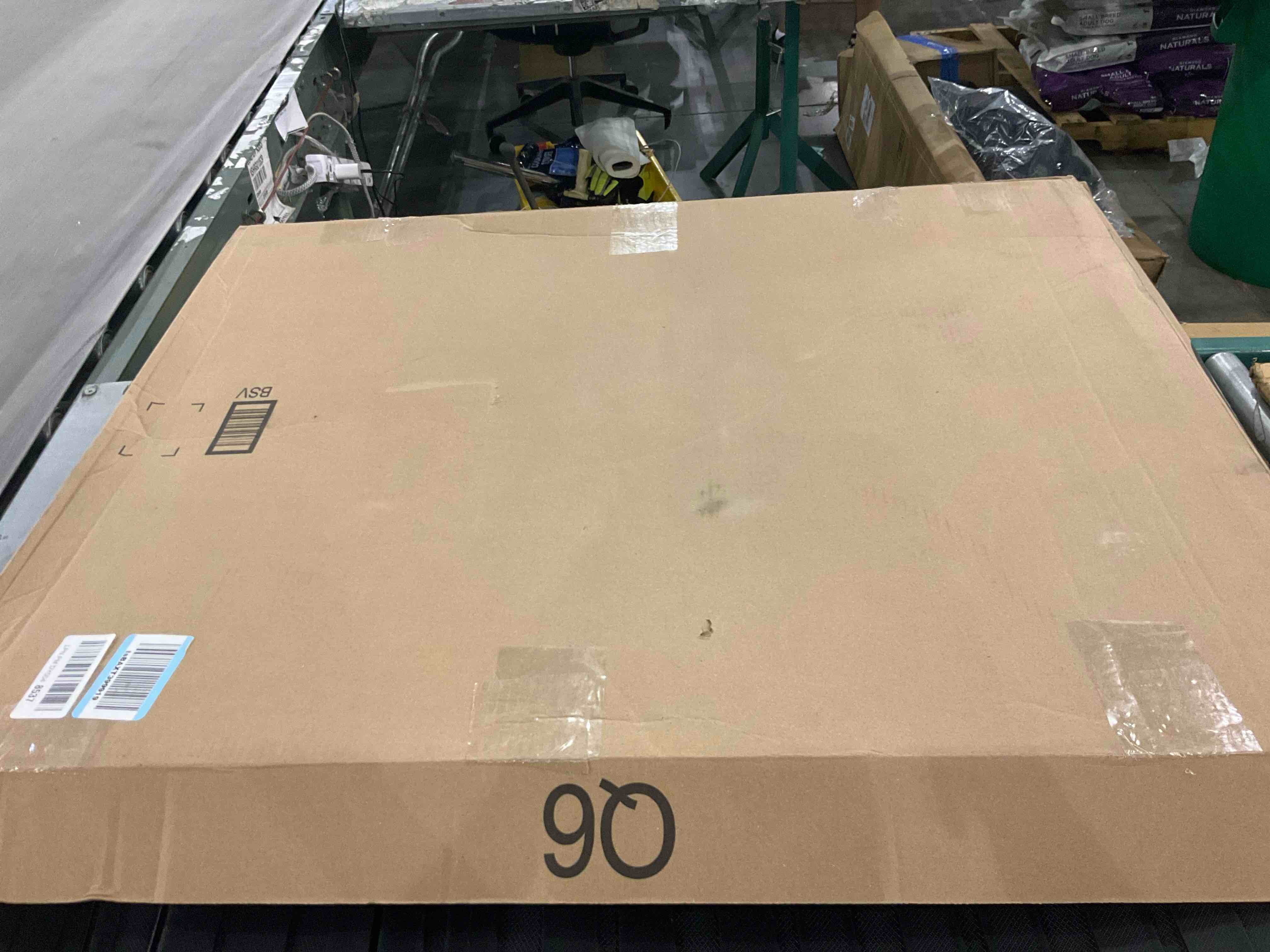 https://s3.amazonaws.com/lotting-images-prod/bidfta/TEA2358453_1750936426249.jpeg