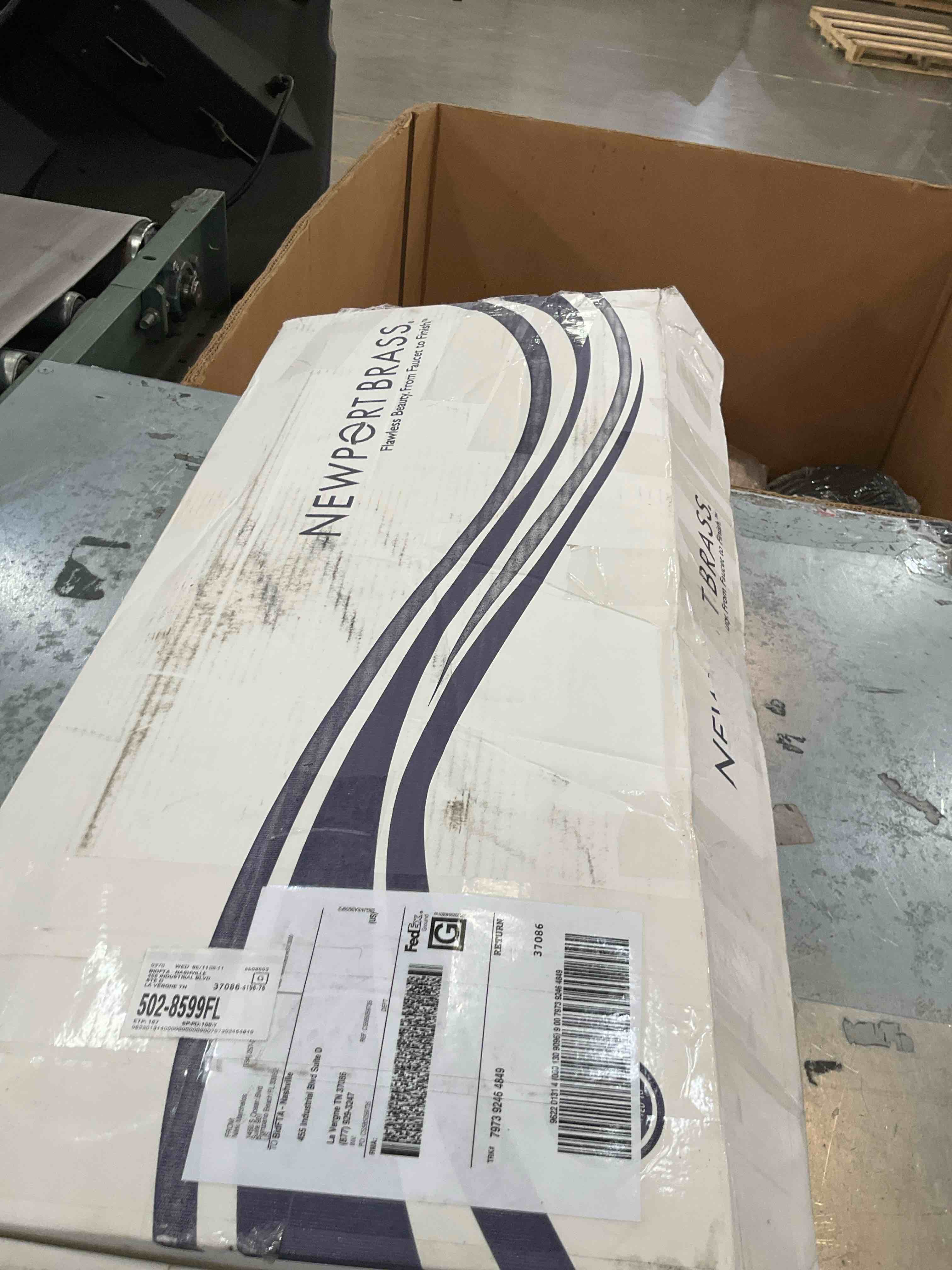 https://s3.amazonaws.com/lotting-images-prod/bidfta/TEA2358641_1750958702620.jpeg