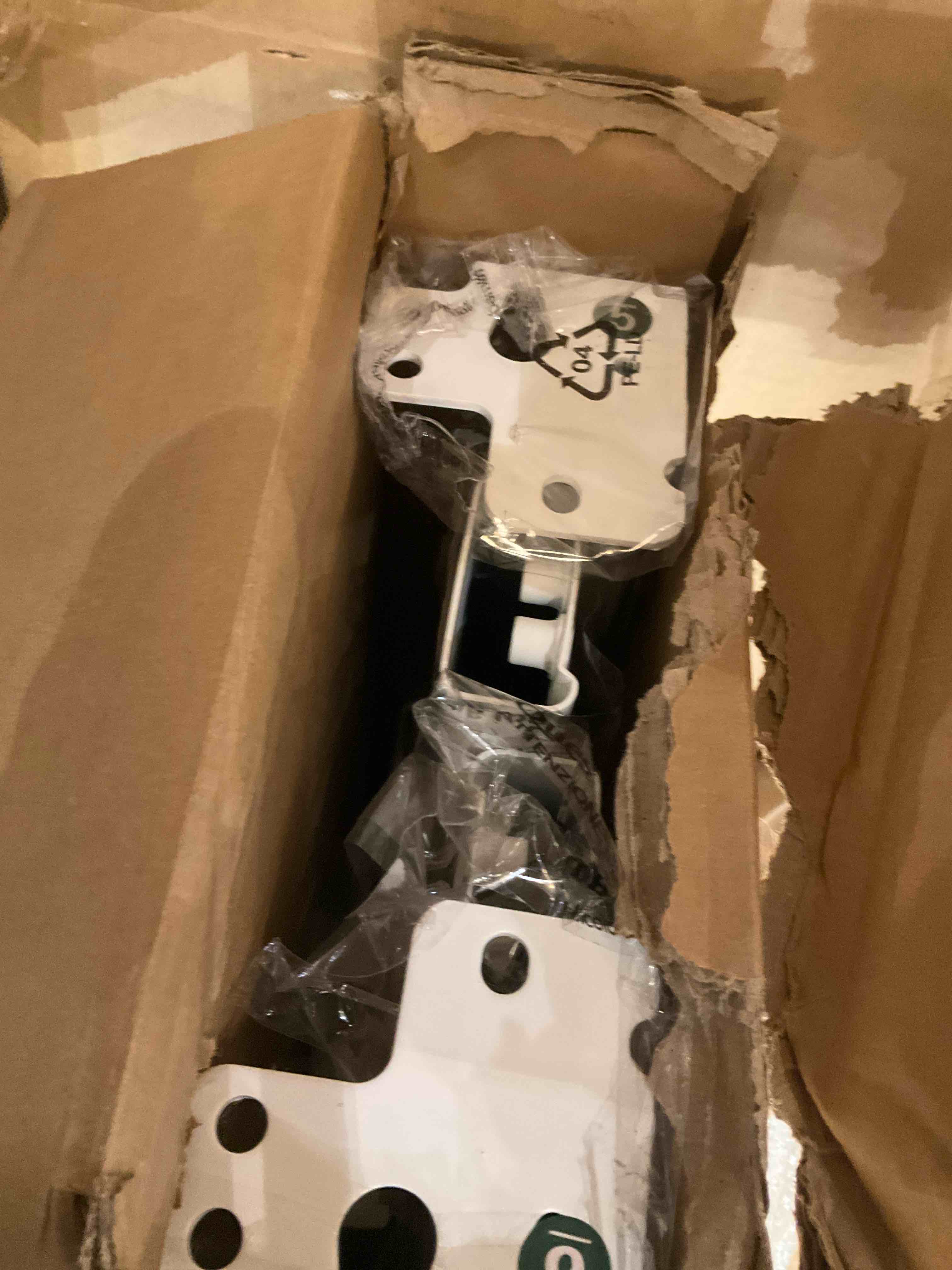 https://s3.amazonaws.com/lotting-images-prod/bidfta/TEA2362051_1749661103911.jpeg