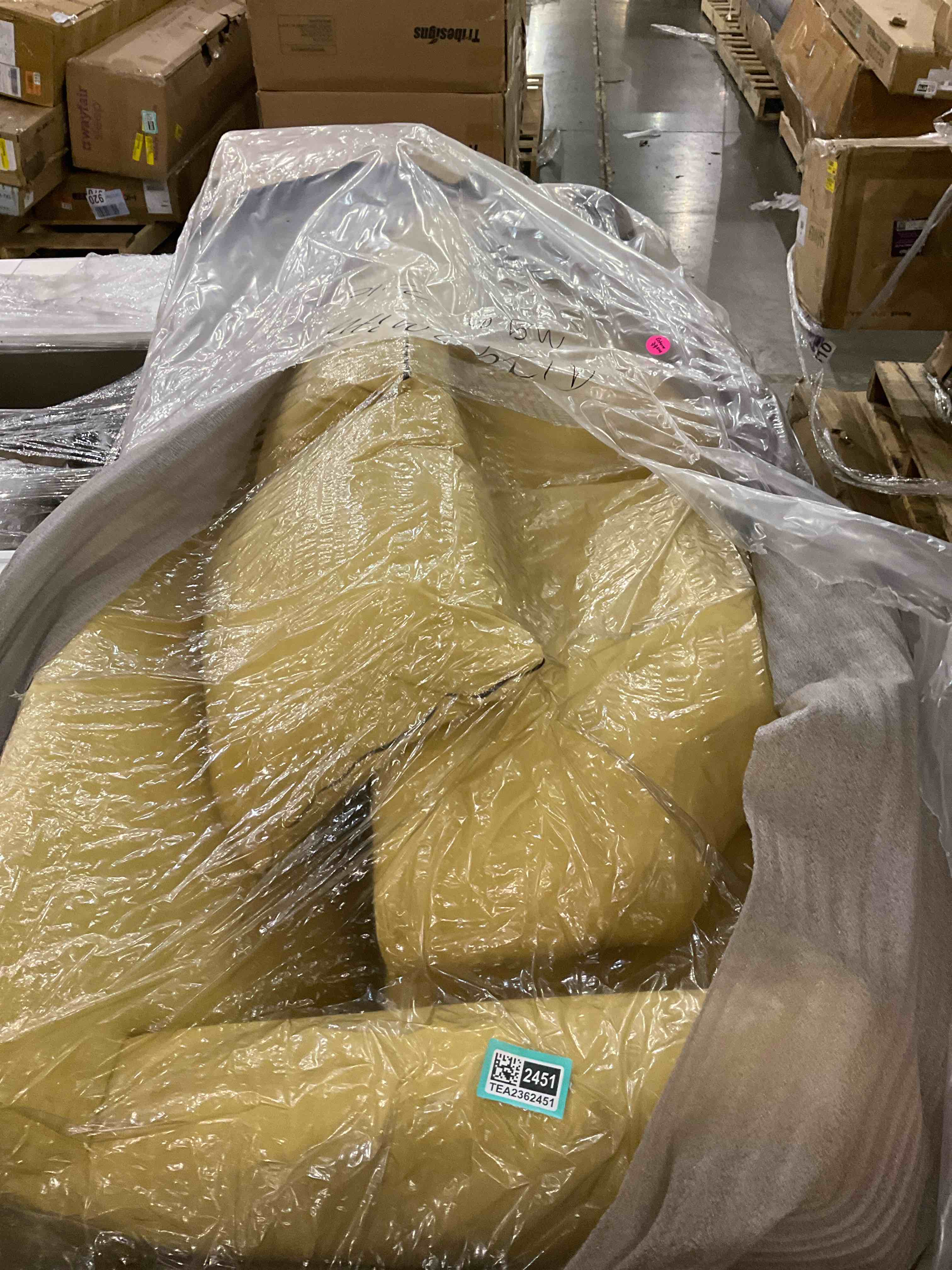 Sofa w pillows, yellow 