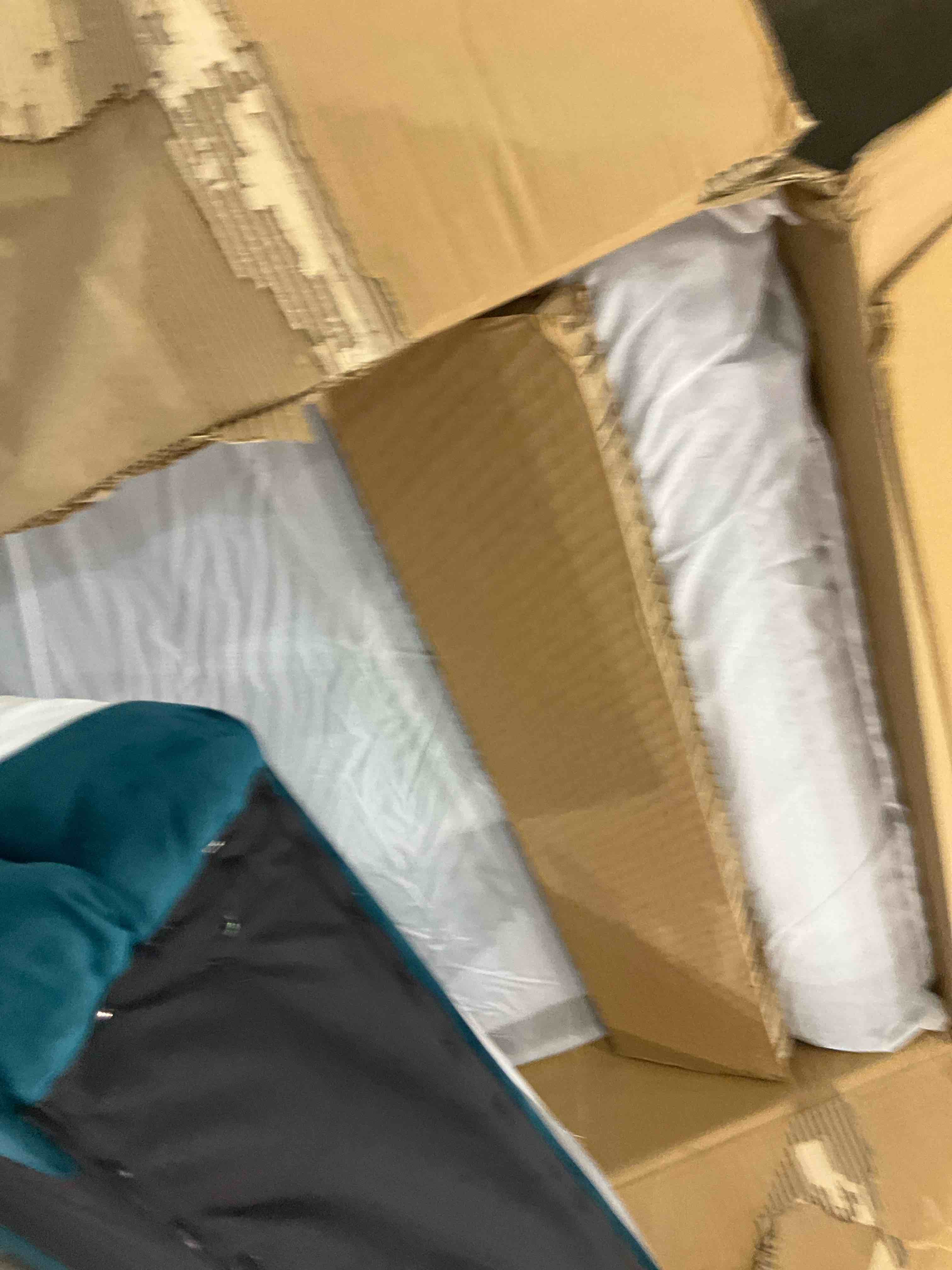 https://s3.amazonaws.com/lotting-images-prod/bidfta/TEA2363600_1750936395173.jpeg