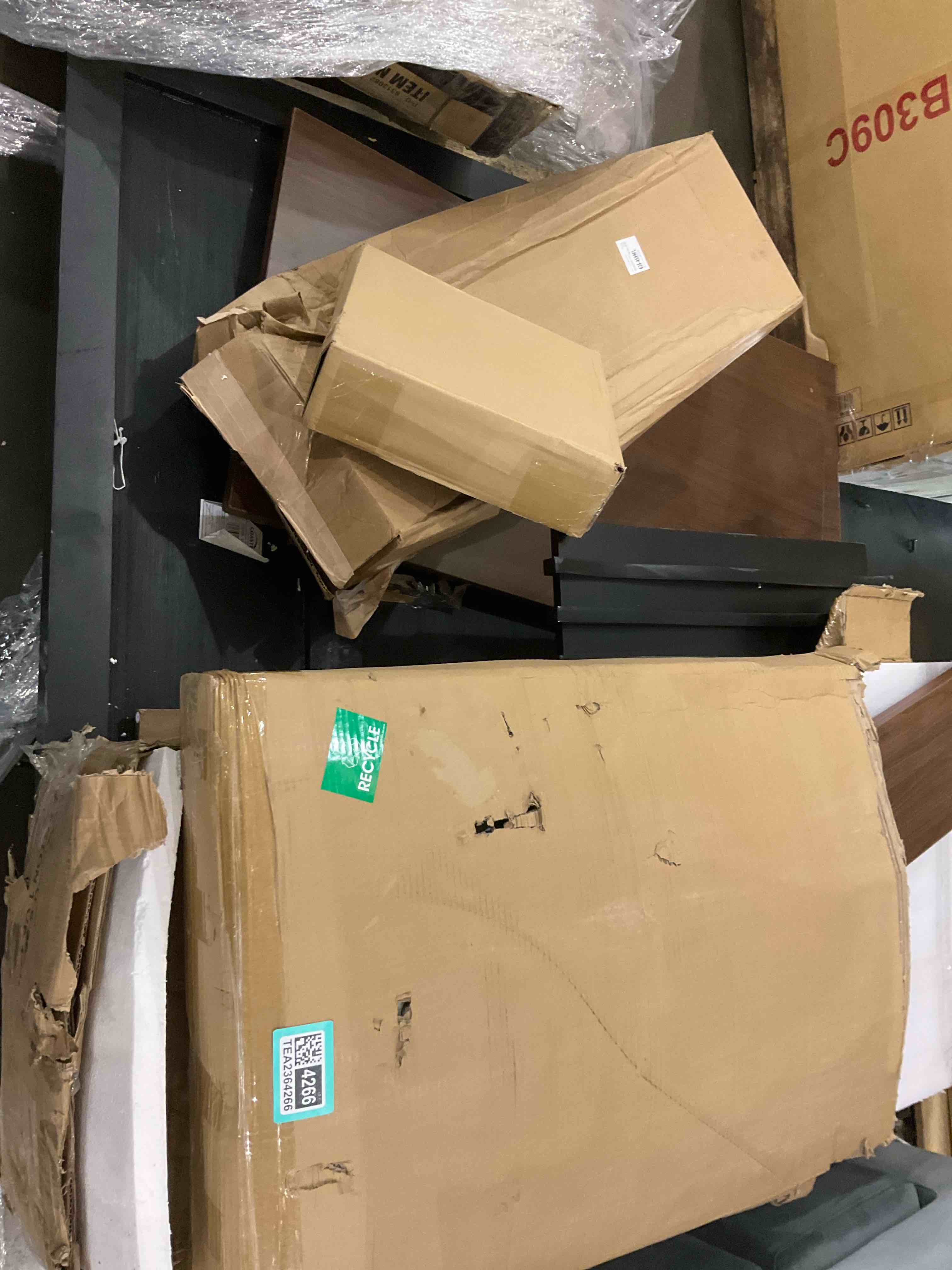 Gm pallet lot, wood scrap pallet