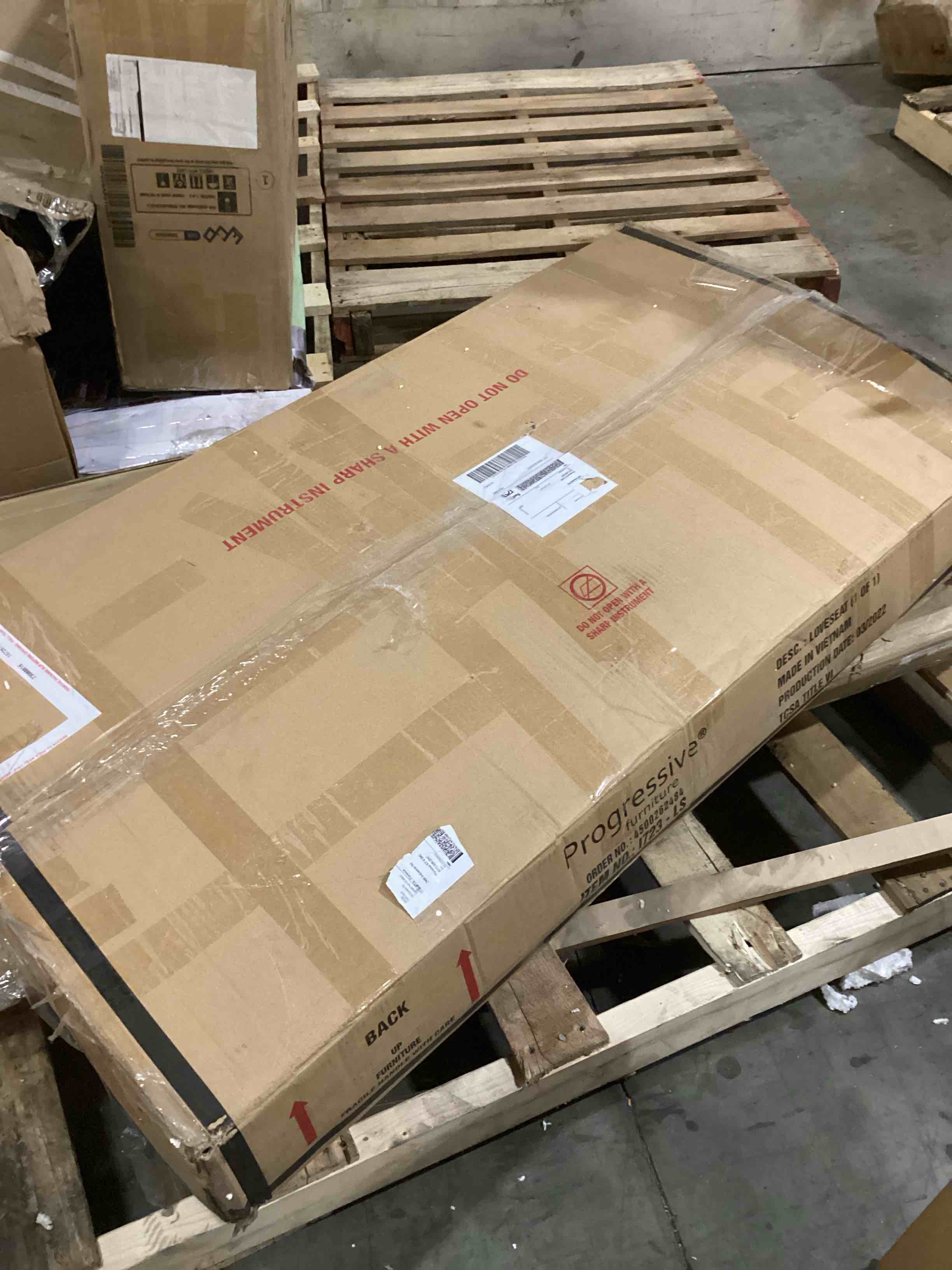 https://s3.amazonaws.com/lotting-images-prod/bidfta/TEA2393155_1753101776740.jpeg