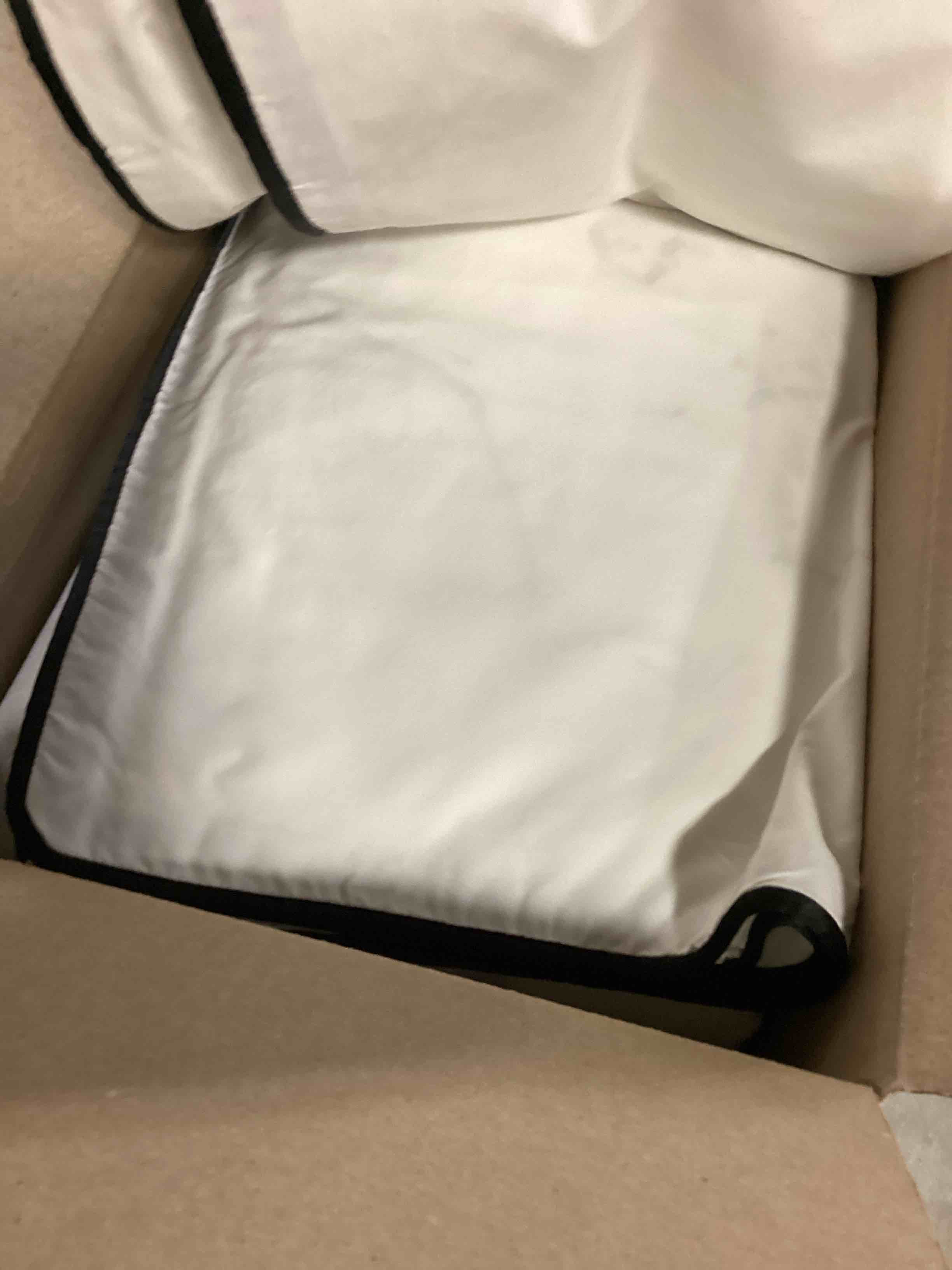 https://s3.amazonaws.com/lotting-images-prod/bidfta/TEA2395727_1750427104481.jpeg