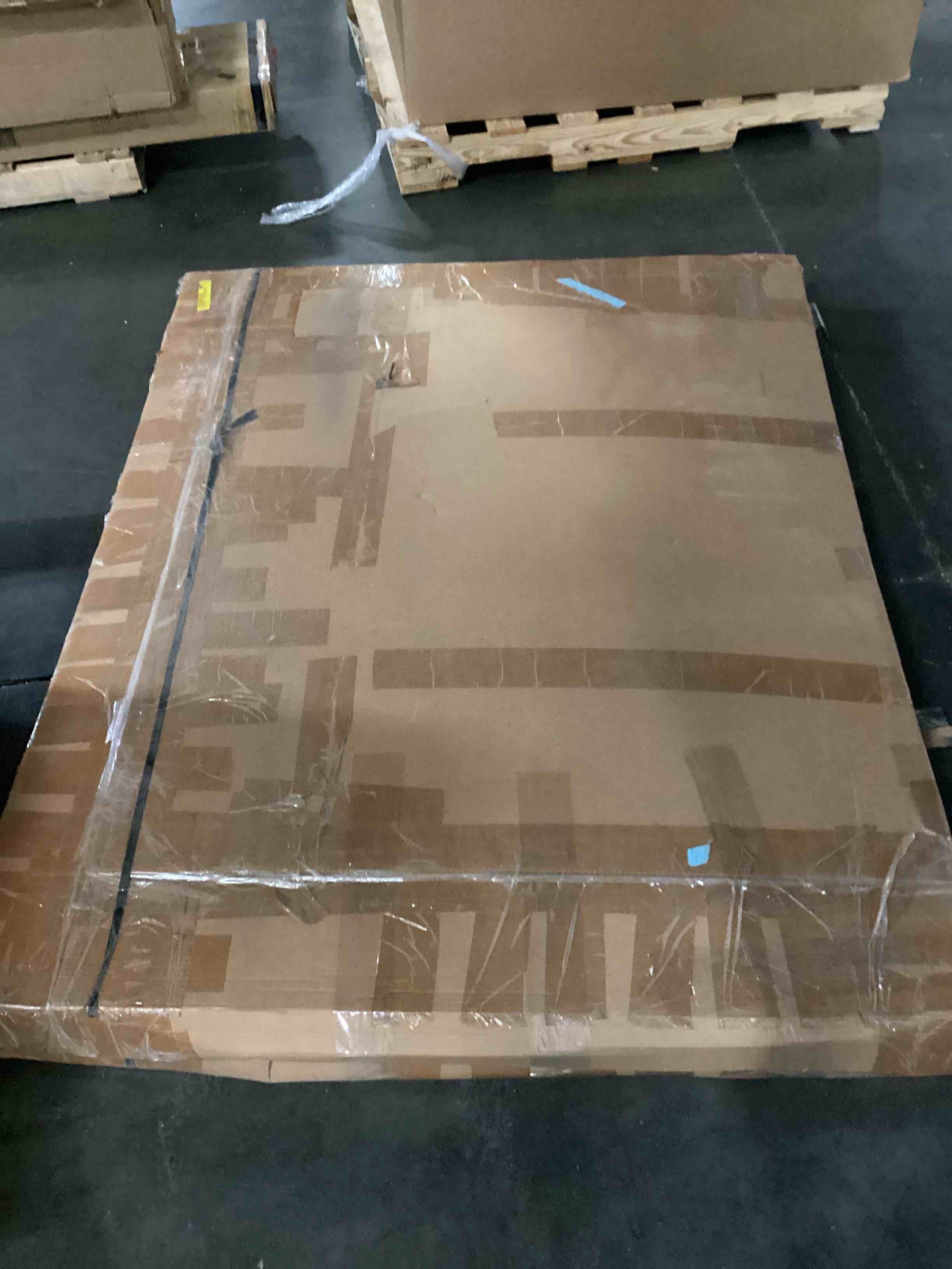 https://s3.amazonaws.com/lotting-images-prod/bidfta/TEA2405324_1747913181703.jpeg