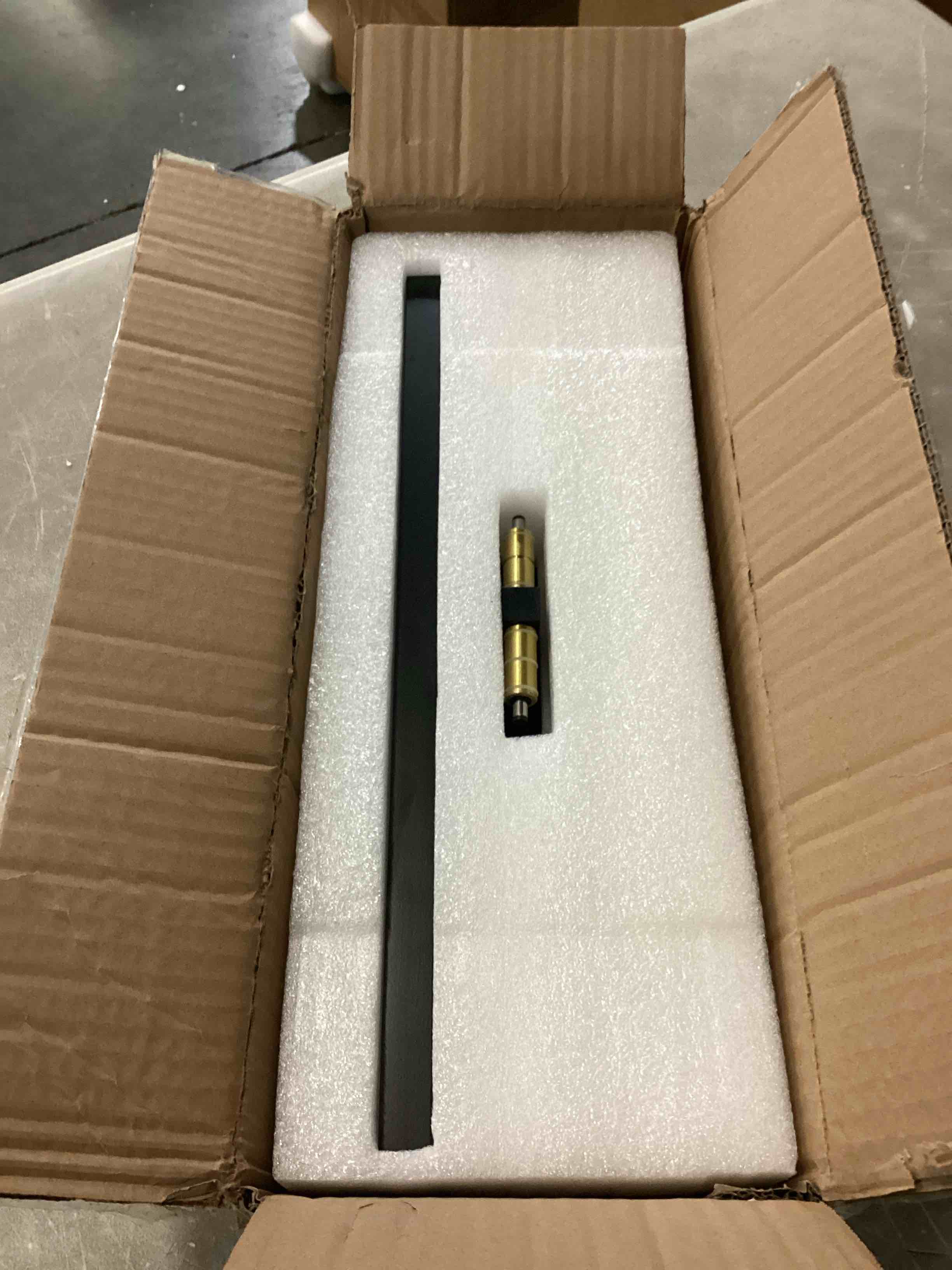 https://s3.amazonaws.com/lotting-images-prod/bidfta/TEA2406537_1750175363886.jpeg
