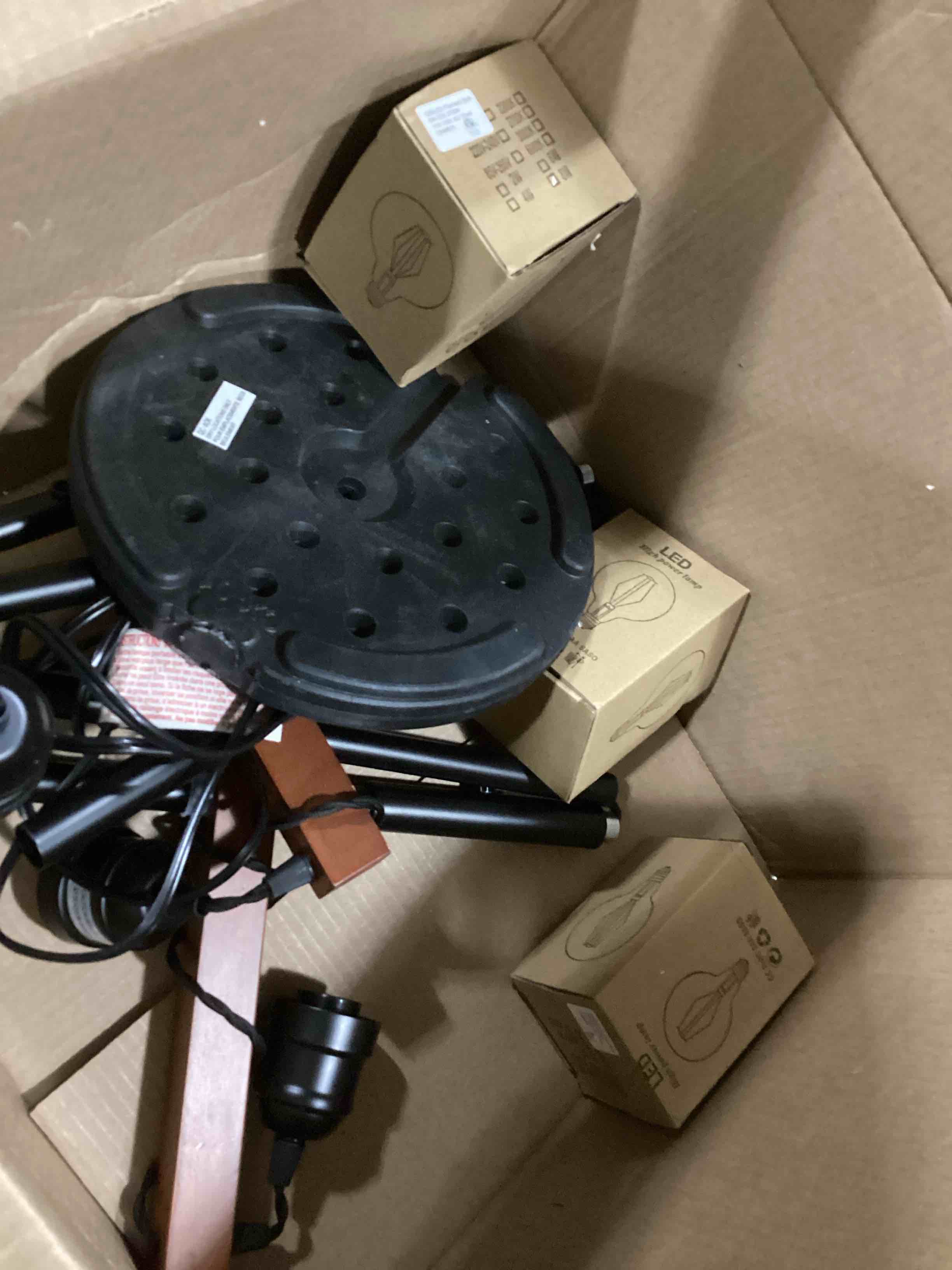https://s3.amazonaws.com/lotting-images-prod/bidfta/TEA2410175_1745413655467.jpeg