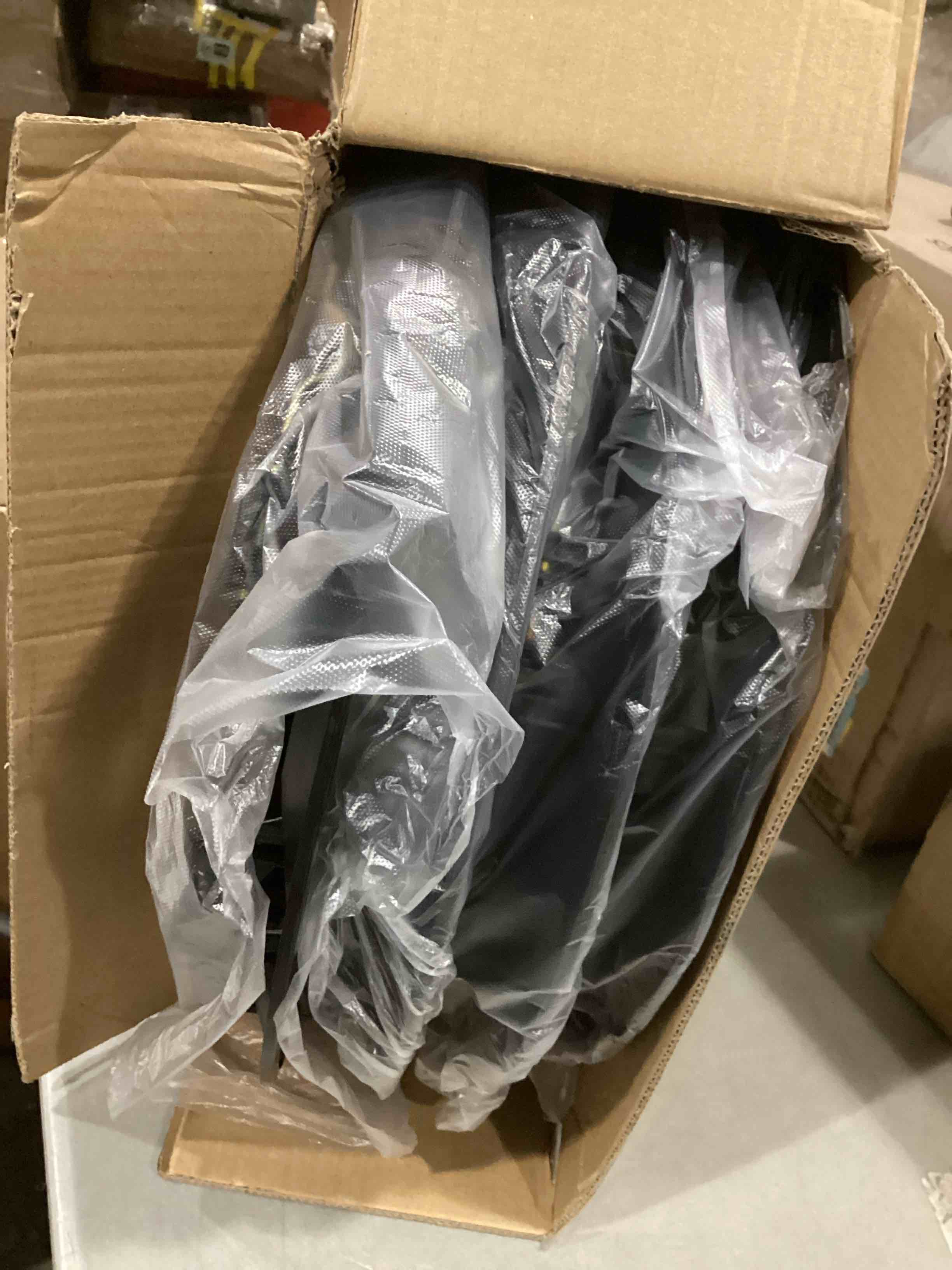 https://s3.amazonaws.com/lotting-images-prod/bidfta/TEA2410433_1745506256389.jpeg