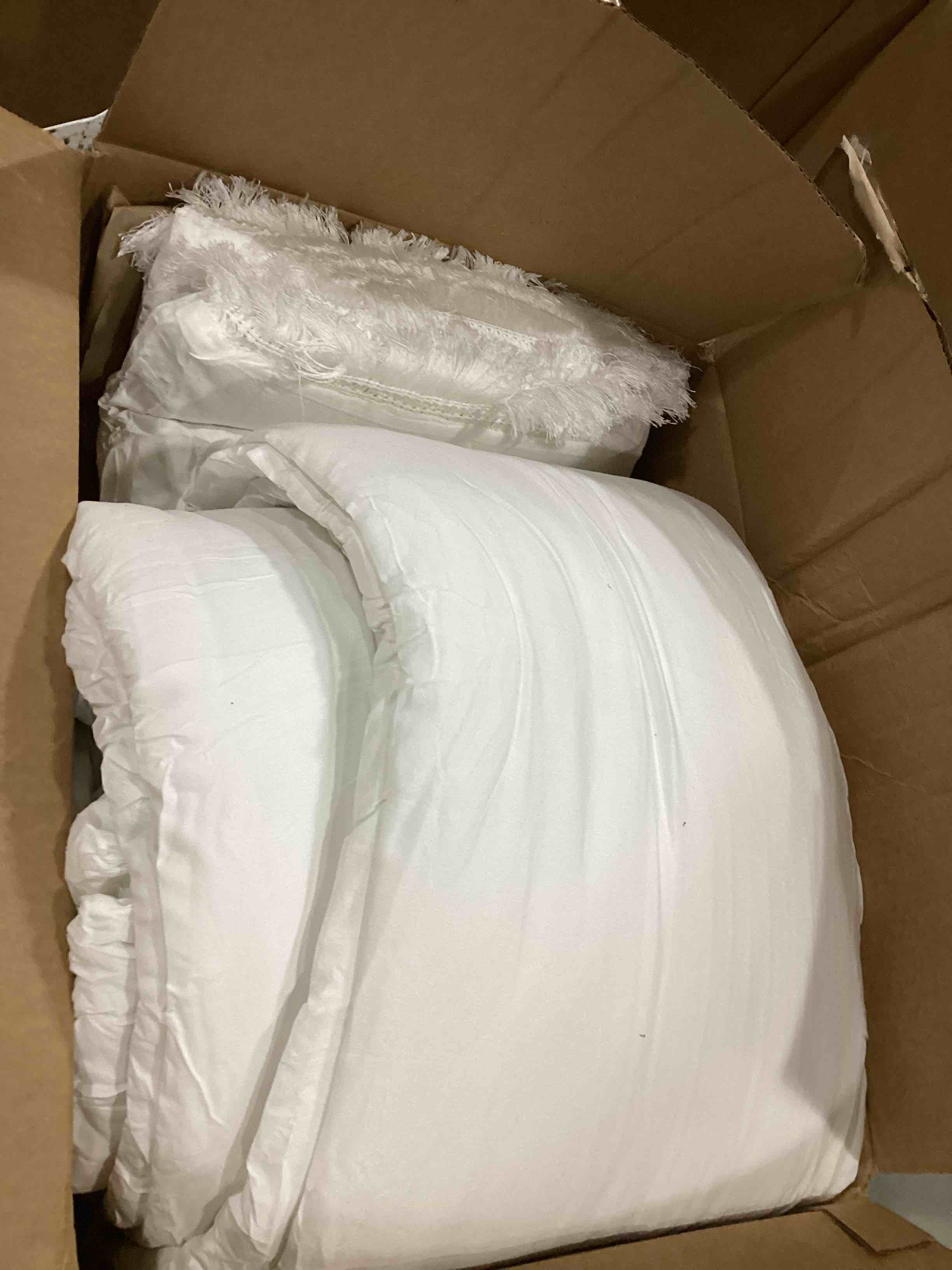 https://s3.amazonaws.com/lotting-images-prod/bidfta/TEA2410984_1745933202416.jpeg