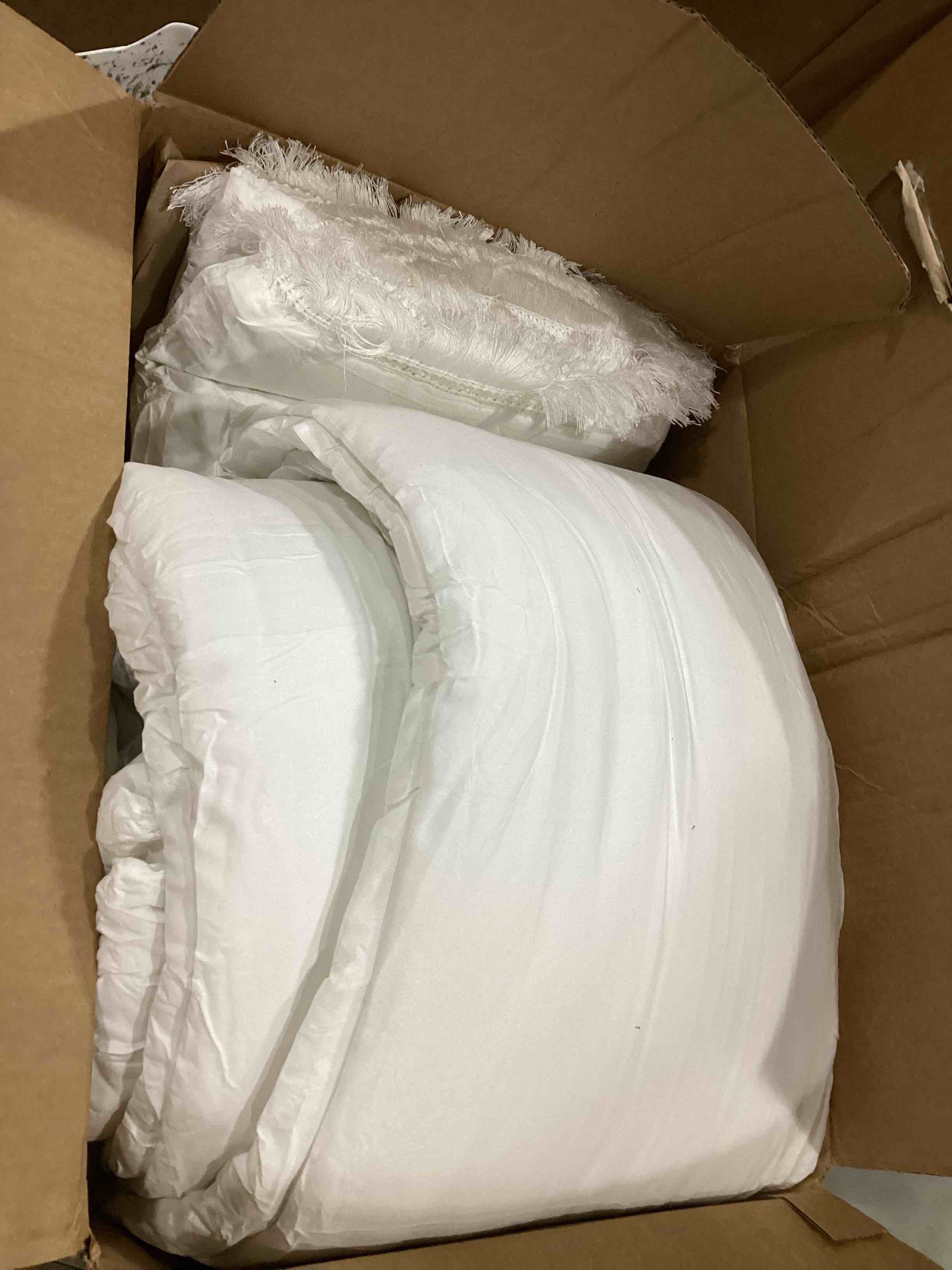 https://s3.amazonaws.com/lotting-images-prod/bidfta/TEA2410984_1745933203427.jpeg
