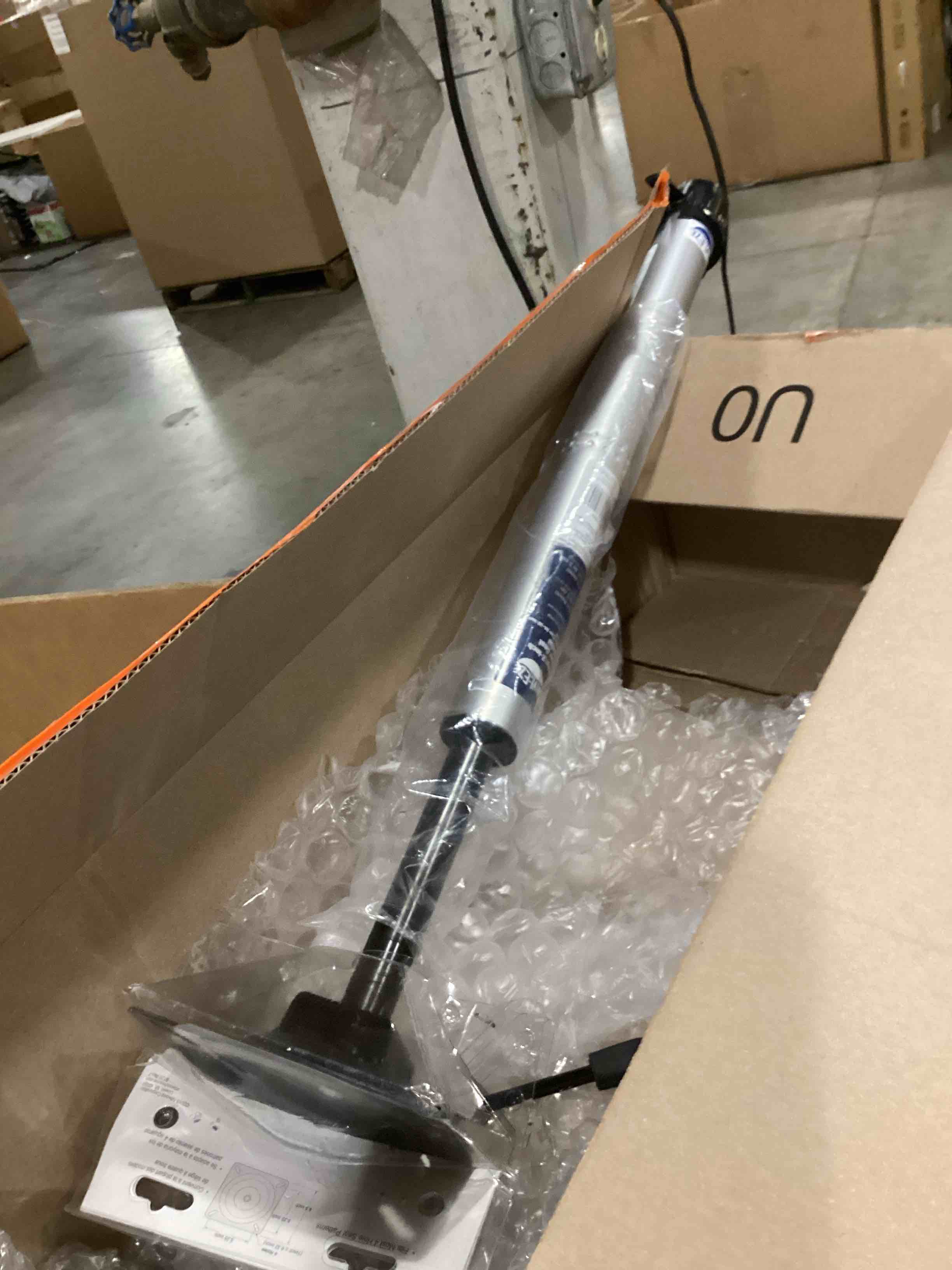 https://s3.amazonaws.com/lotting-images-prod/bidfta/TEA2412547_1747053336577.jpeg