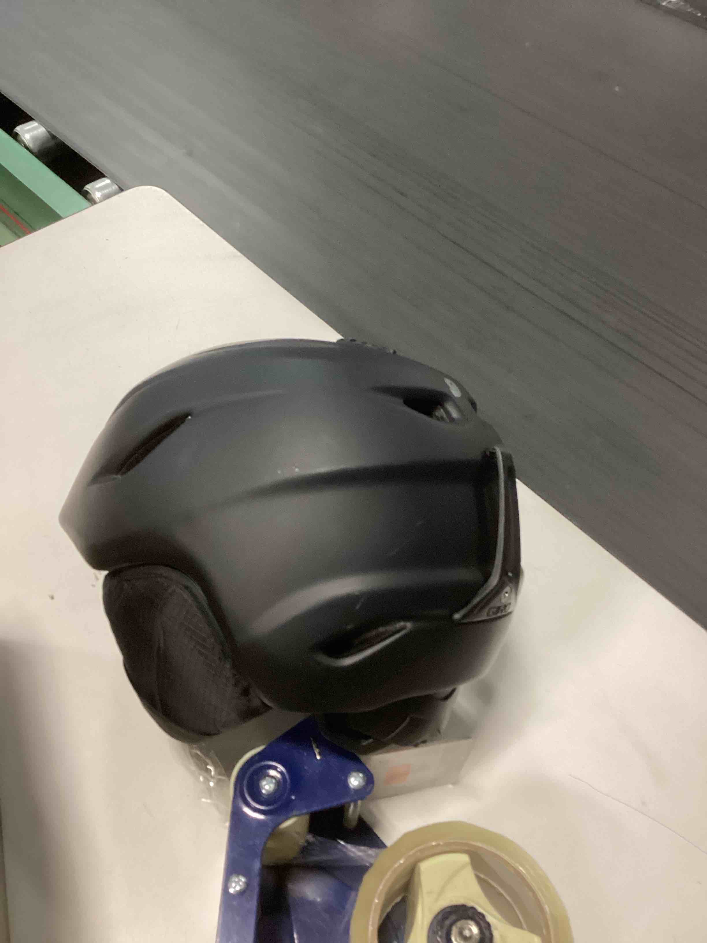 giro neo ski helmet - snowboard helmet for men, women & youth matte black/black (2020) medium