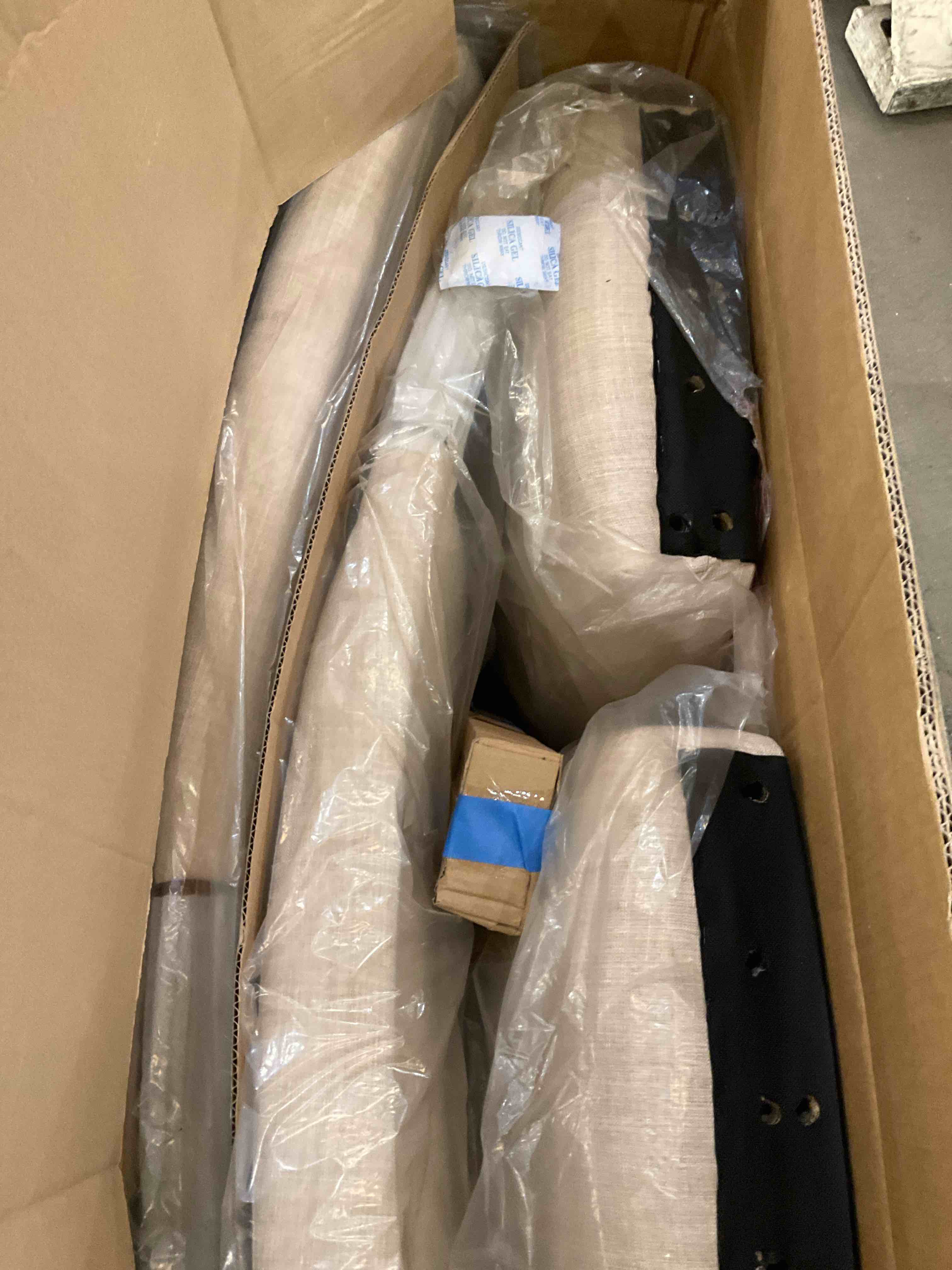 https://s3.amazonaws.com/lotting-images-prod/bidfta/TEA2464627_1742917210179.jpeg