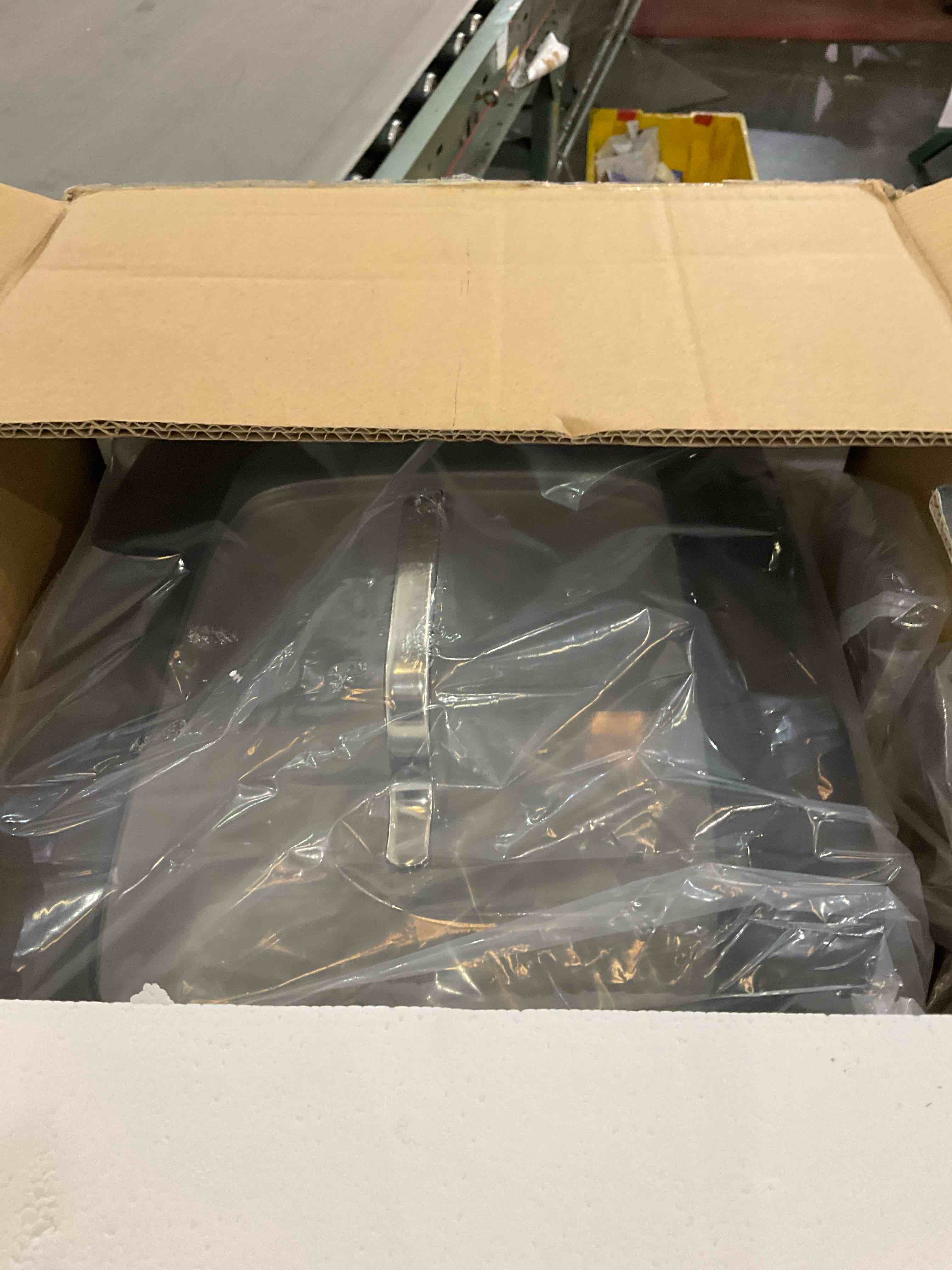 https://s3.amazonaws.com/lotting-images-prod/bidfta/TEA2468145_1742579028568.jpeg