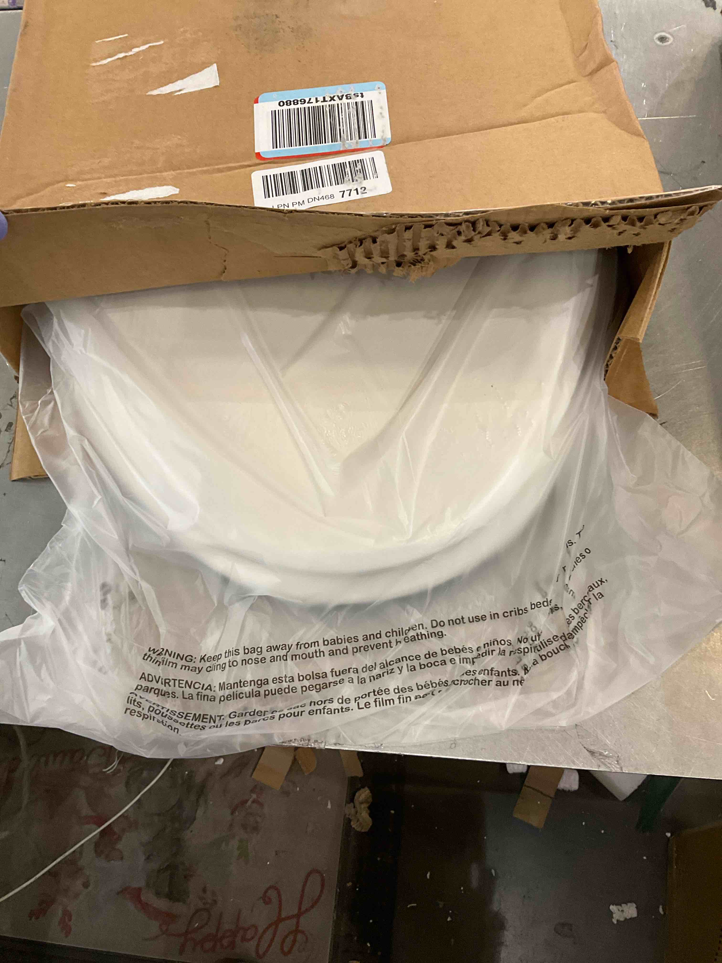 Mayfair 1847SLOW 000 Kendall Slow-Close, Removable Enameled Wood Toilet Seat That Will Never Loosen, 1 Pack ELONGATED - Premium Hinge, White