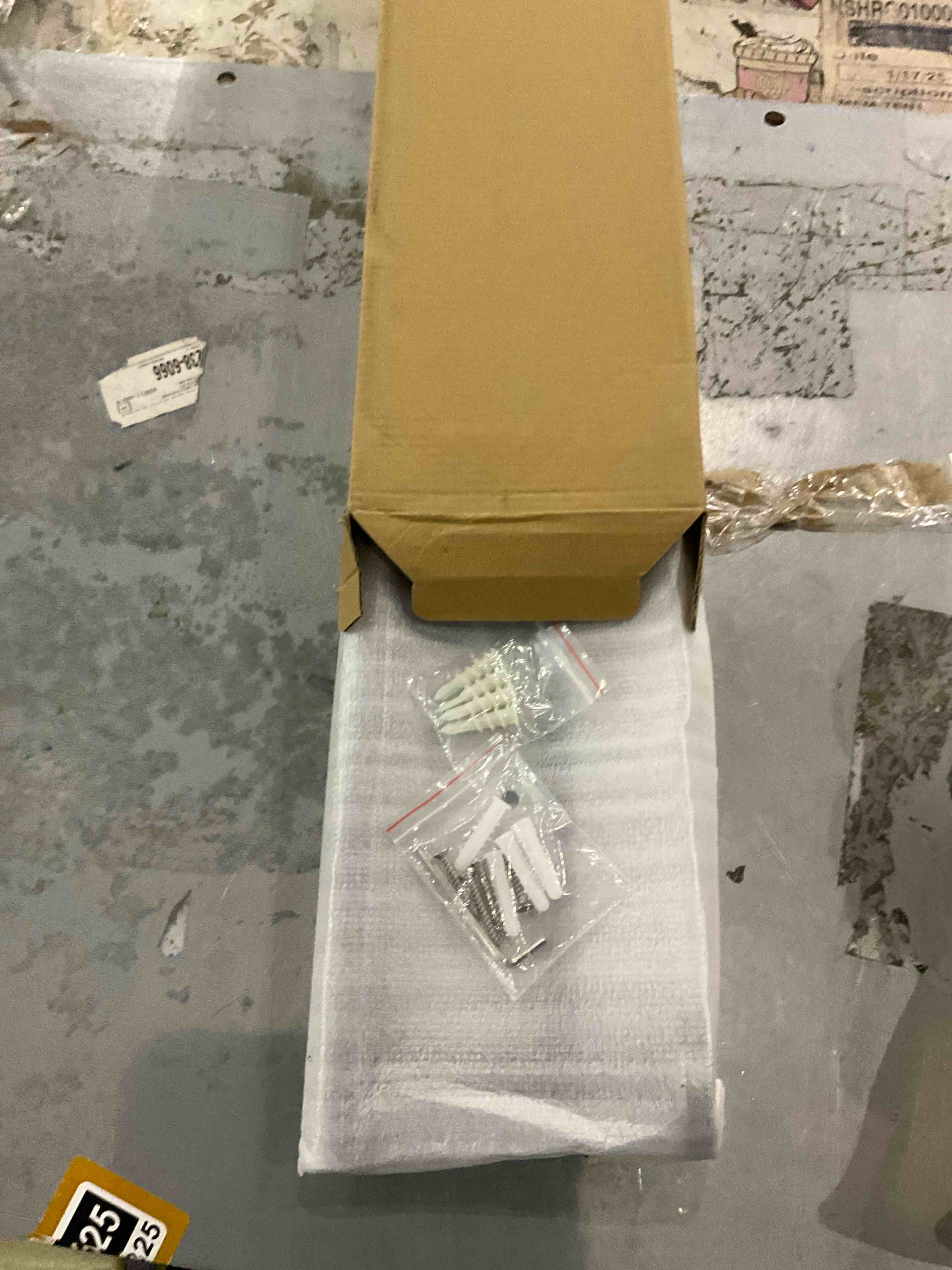 https://s3.amazonaws.com/lotting-images-prod/bidfta/TEA2477448_1743765610936.jpeg