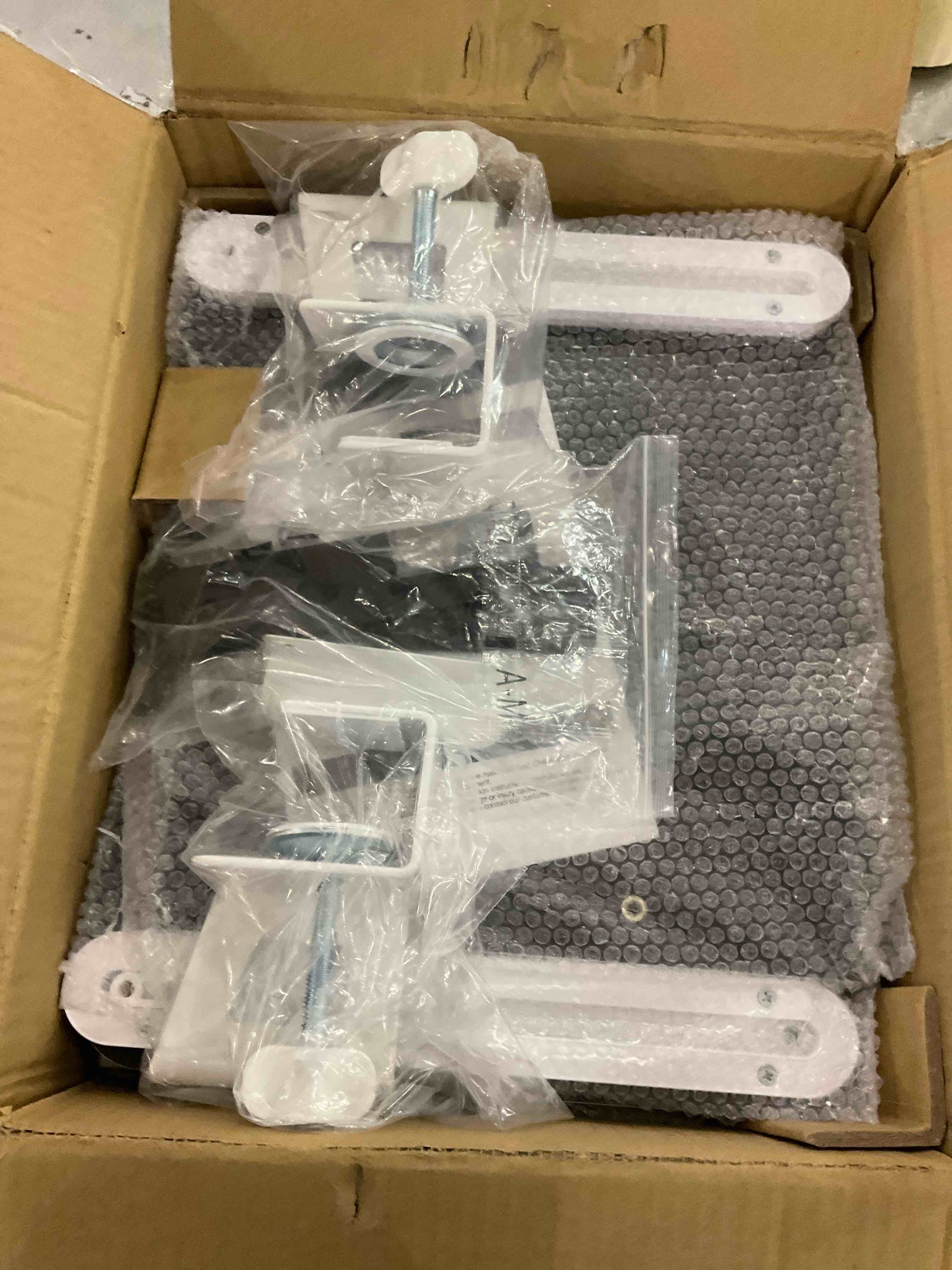 https://s3.amazonaws.com/lotting-images-prod/bidfta/TEA2479591_1743435141238.jpeg
