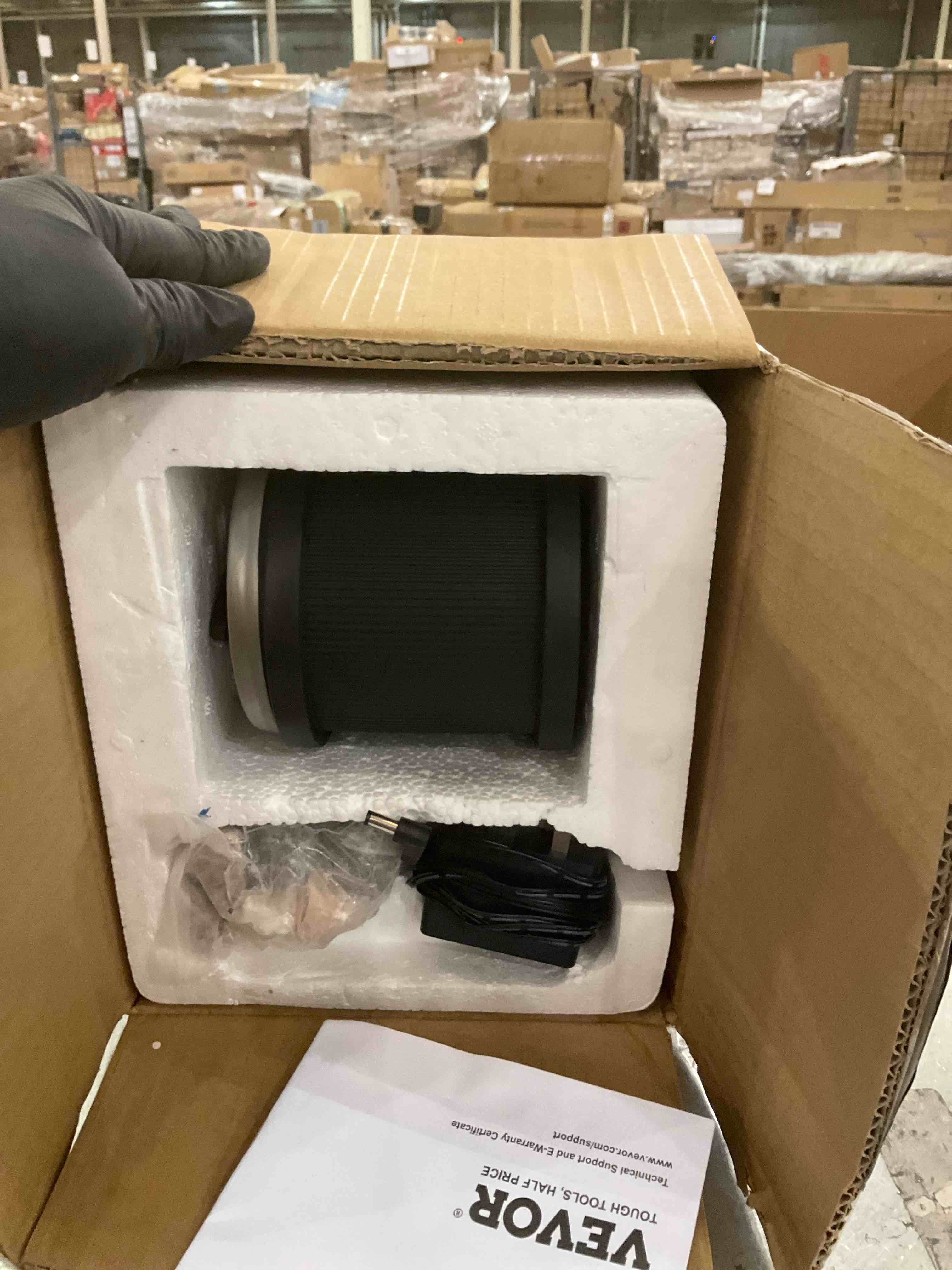 https://s3.amazonaws.com/lotting-images-prod/bidfta/TEA2480123_1743517320914.jpeg