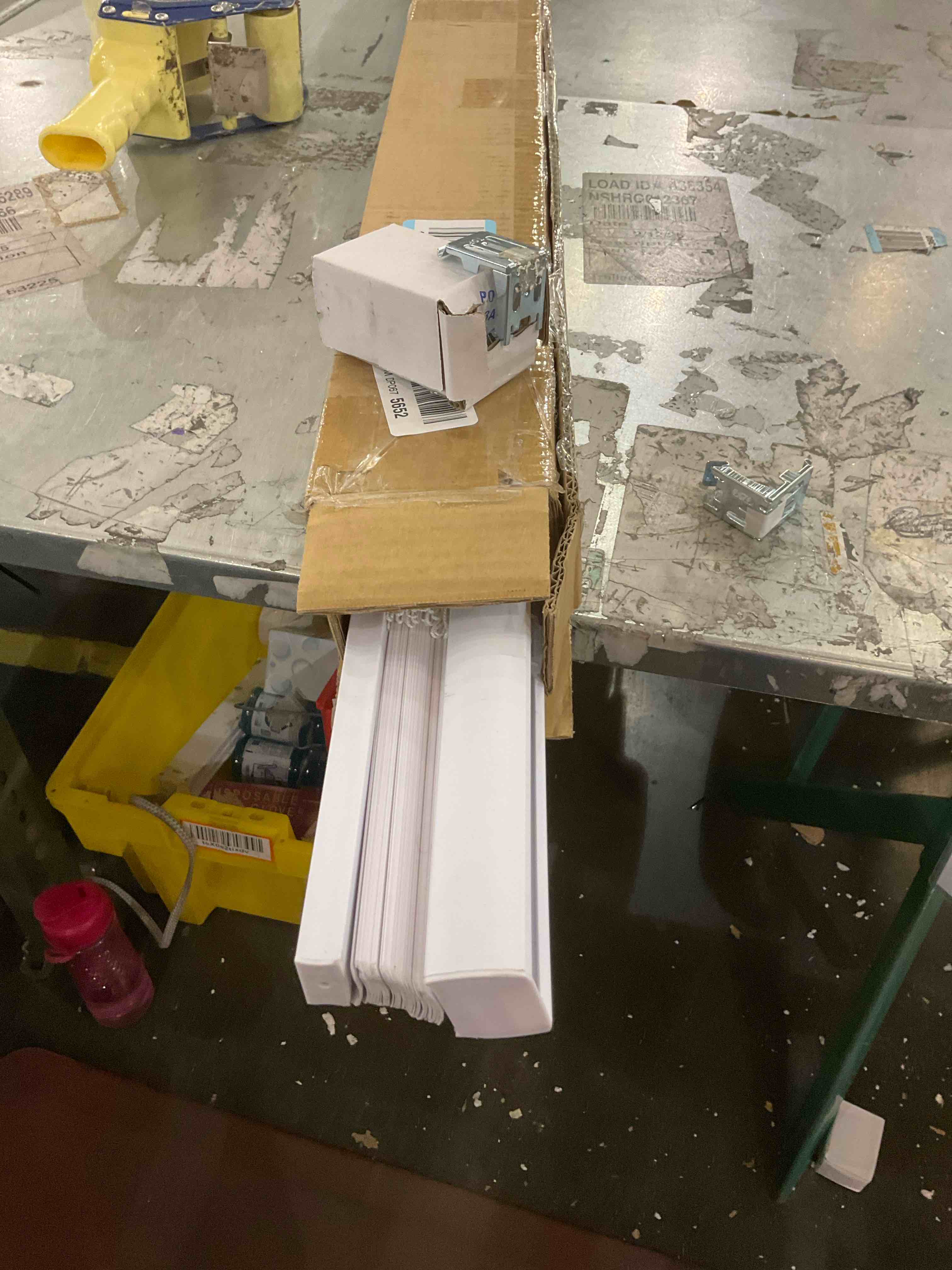 https://s3.amazonaws.com/lotting-images-prod/bidfta/TEA2480344_1743521299752.jpeg