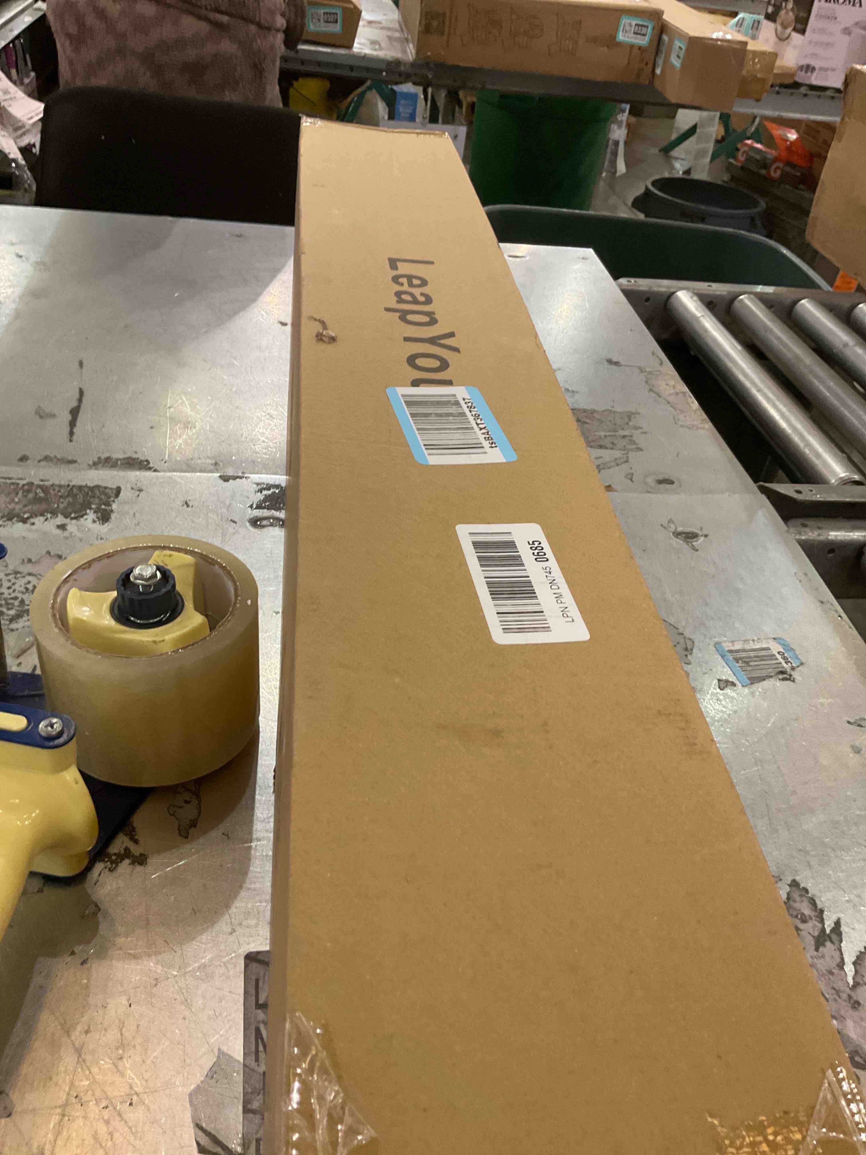 https://s3.amazonaws.com/lotting-images-prod/bidfta/TEA2486027_1743521928216.jpeg