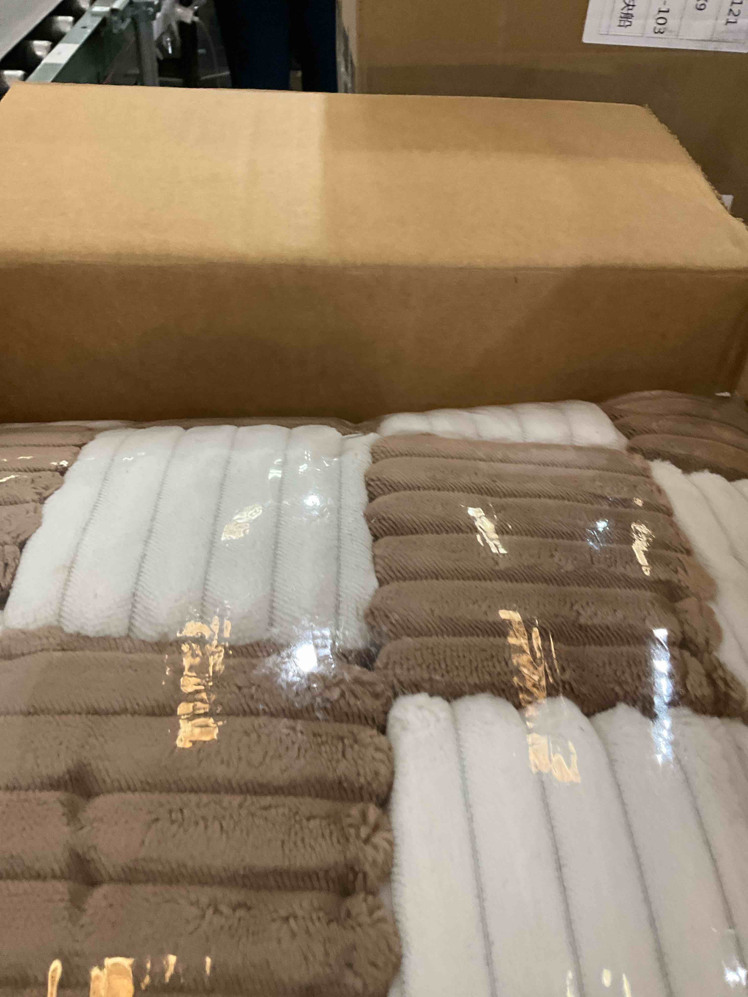 https://s3.amazonaws.com/lotting-images-prod/bidfta/TEA2486106_1743528045448.jpeg