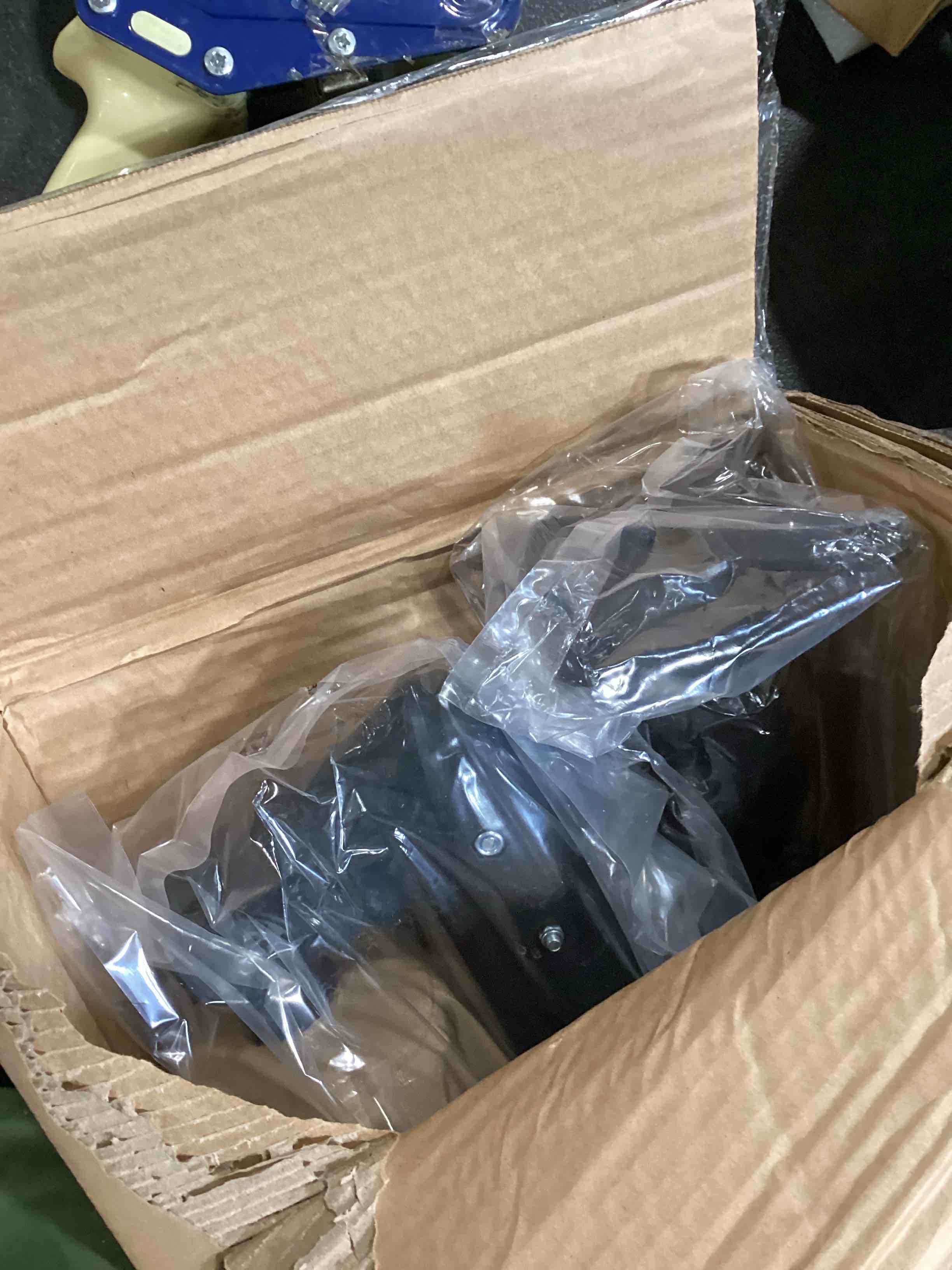 https://s3.amazonaws.com/lotting-images-prod/bidfta/TEA2802952_1750791179915.jpeg