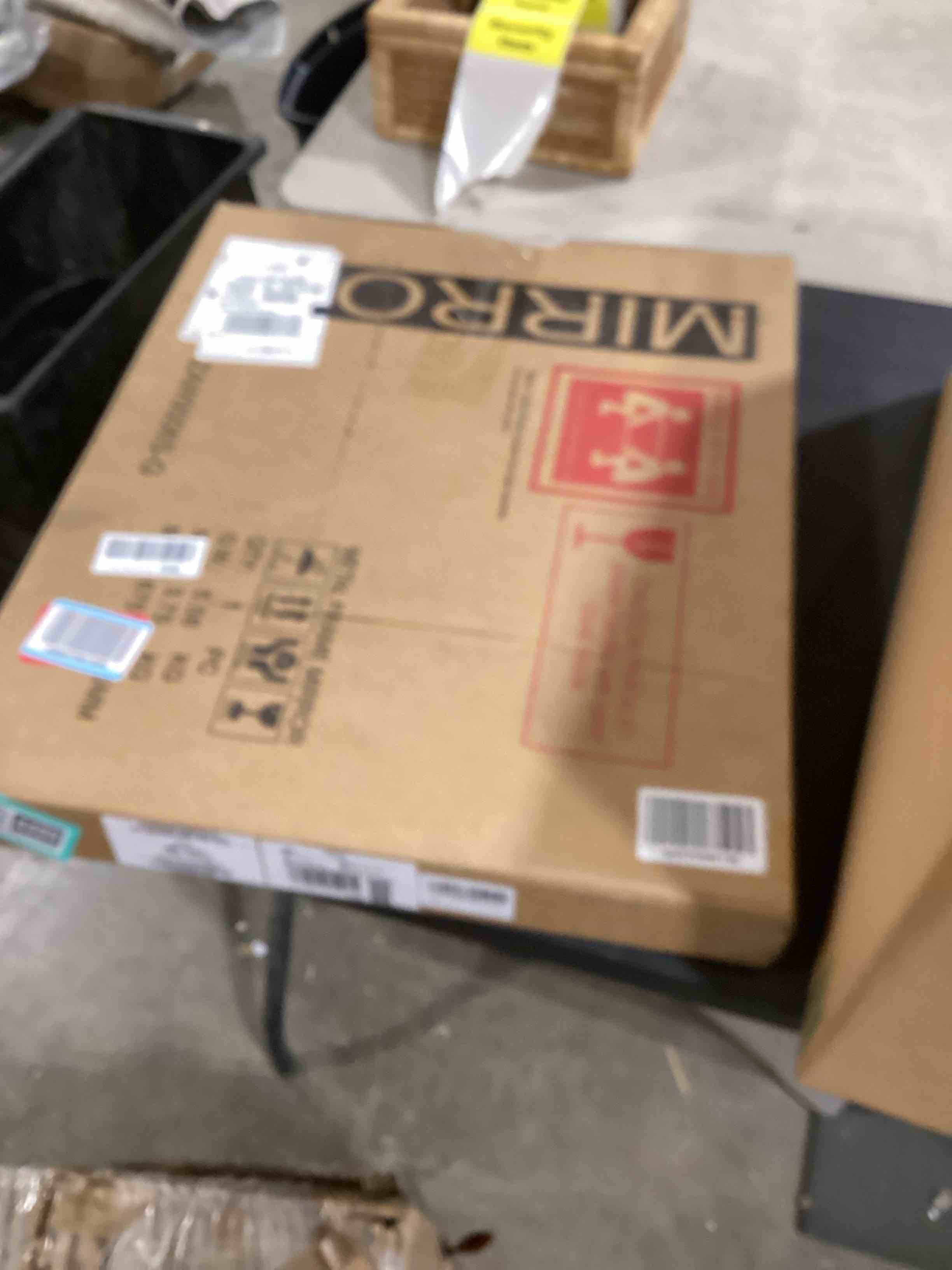 https://s3.amazonaws.com/lotting-images-prod/bidfta/TEA2804499_1748633438892.jpeg