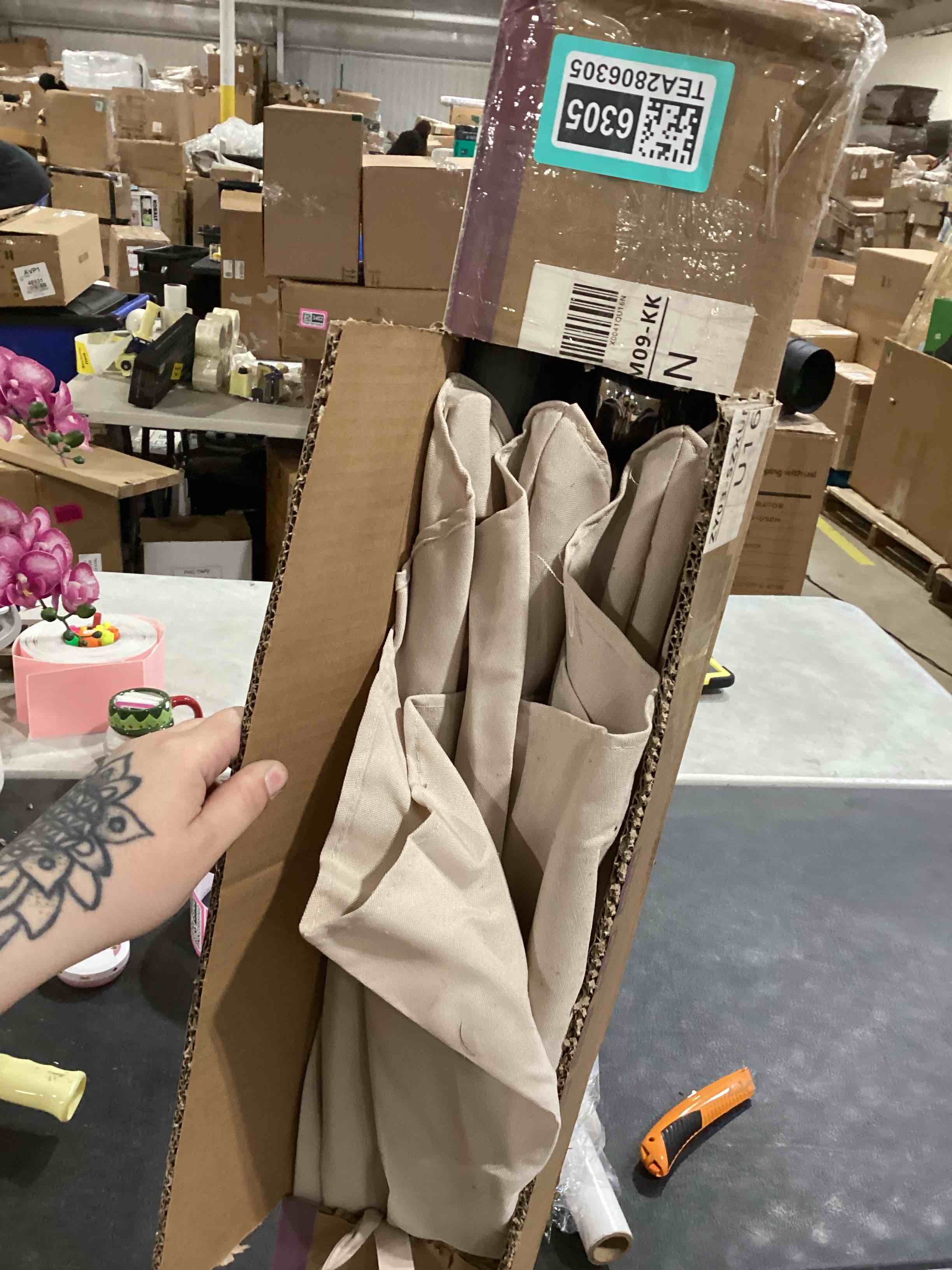 https://s3.amazonaws.com/lotting-images-prod/bidfta/TEA2806305_1749645642497.jpeg