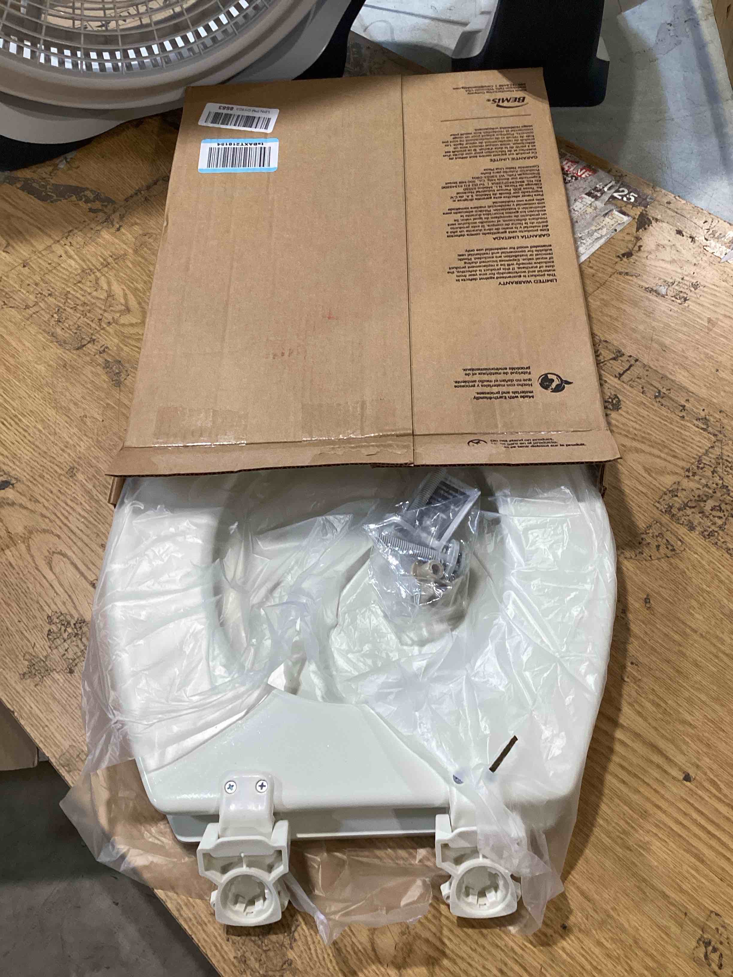 https://s3.amazonaws.com/lotting-images-prod/bidfta/TEA2807212_1751562982835.jpeg