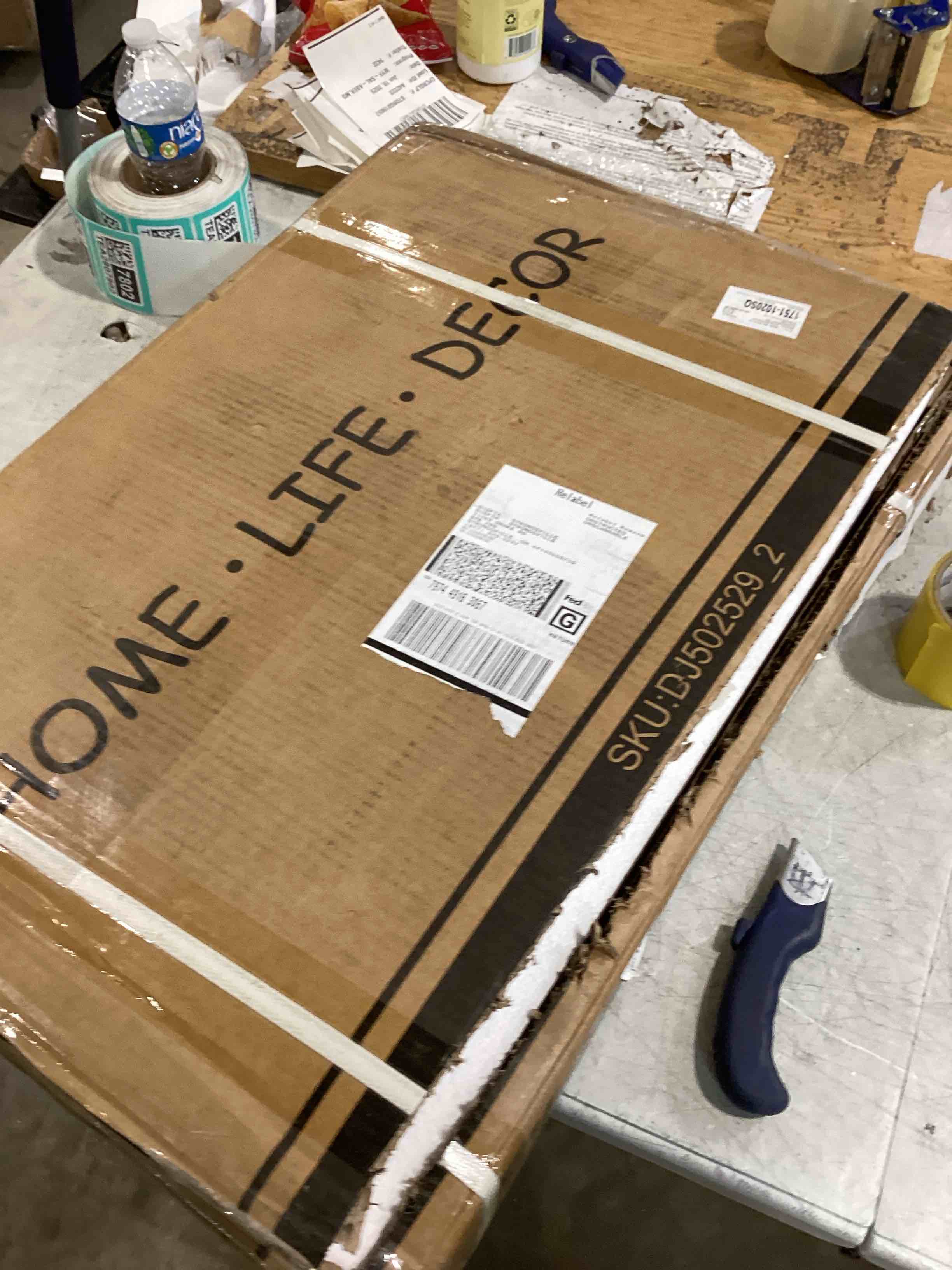 https://s3.amazonaws.com/lotting-images-prod/bidfta/TEA2807802_1752592442737.jpeg