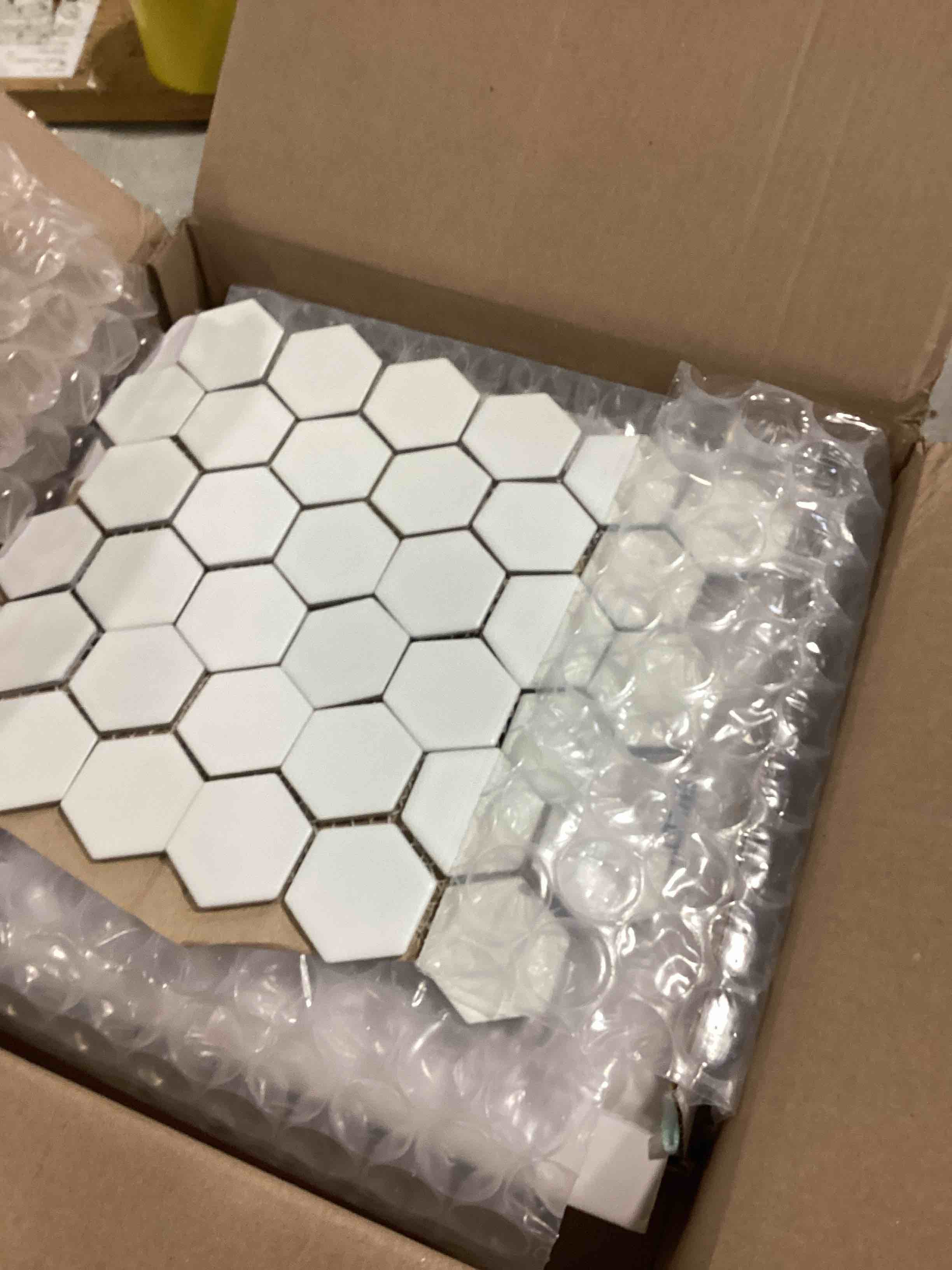 https://s3.amazonaws.com/lotting-images-prod/bidfta/TEA2808143_1753108402863.jpeg