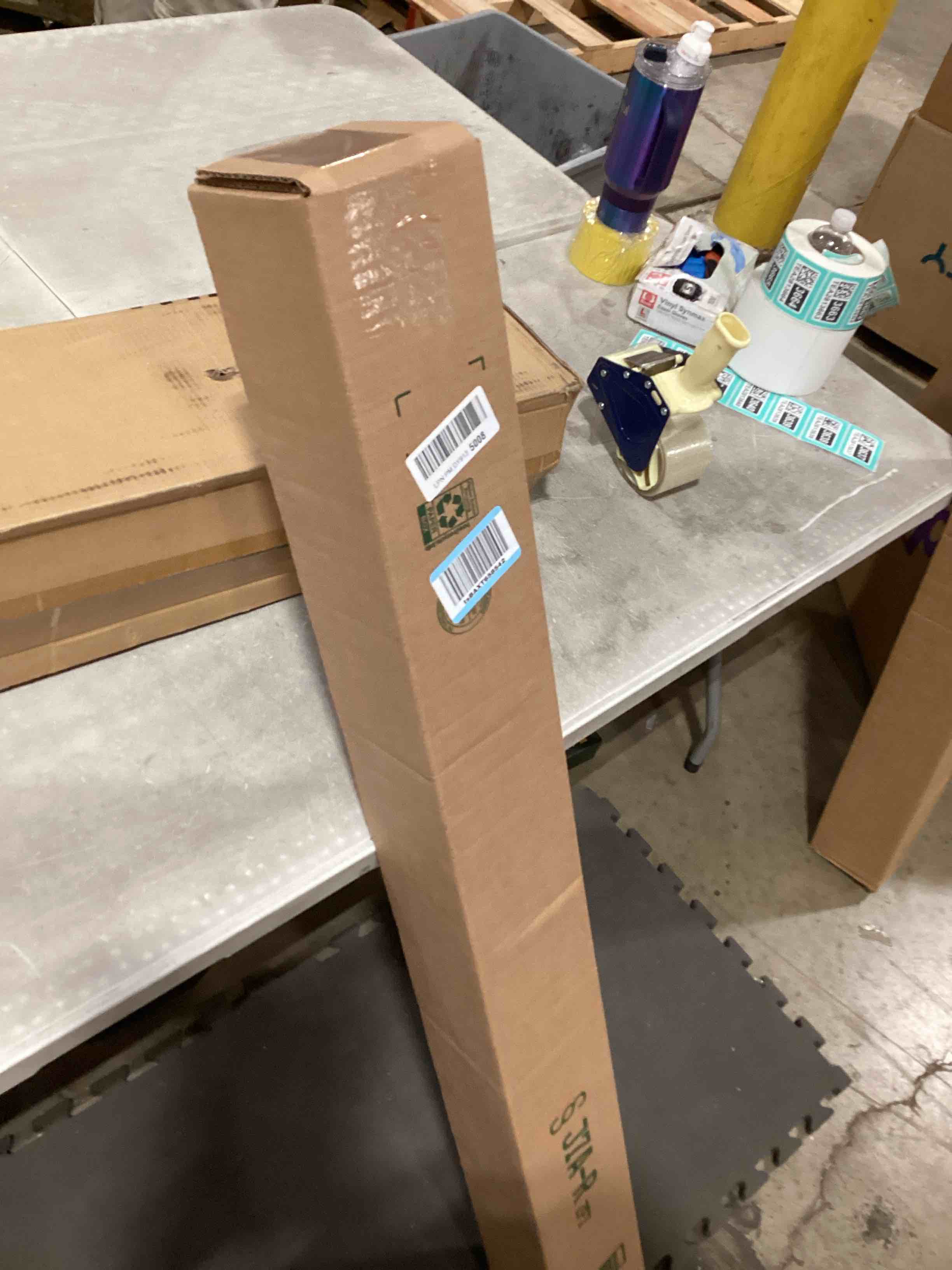 https://s3.amazonaws.com/lotting-images-prod/bidfta/TEA2813646_1751975207534.jpeg