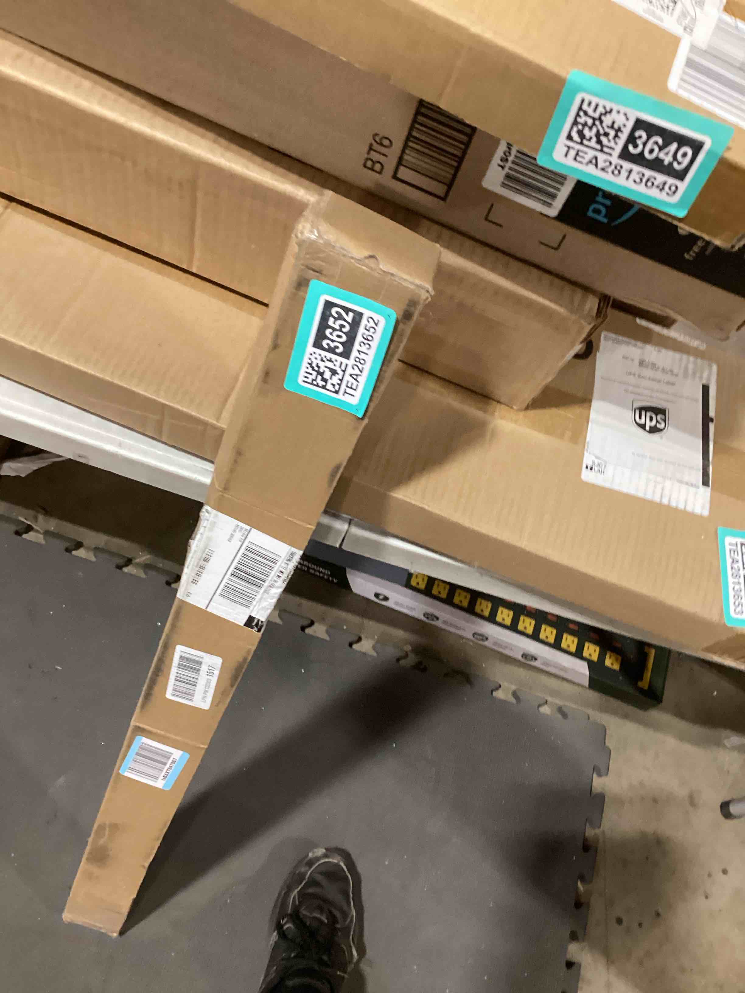 https://s3.amazonaws.com/lotting-images-prod/bidfta/TEA2813652_1751974991698.jpeg