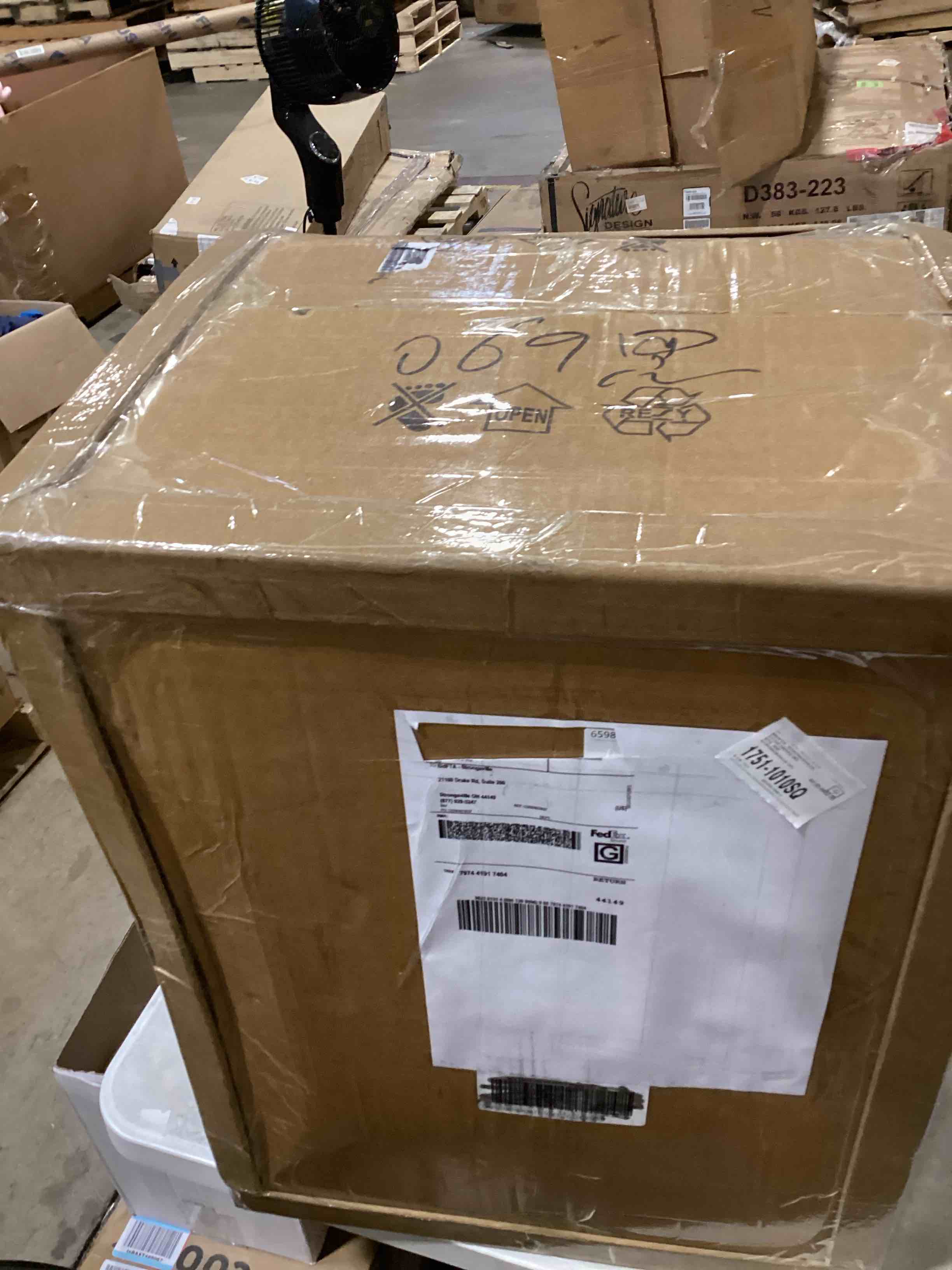 https://s3.amazonaws.com/lotting-images-prod/bidfta/TEA2814752_1752846593089.jpeg