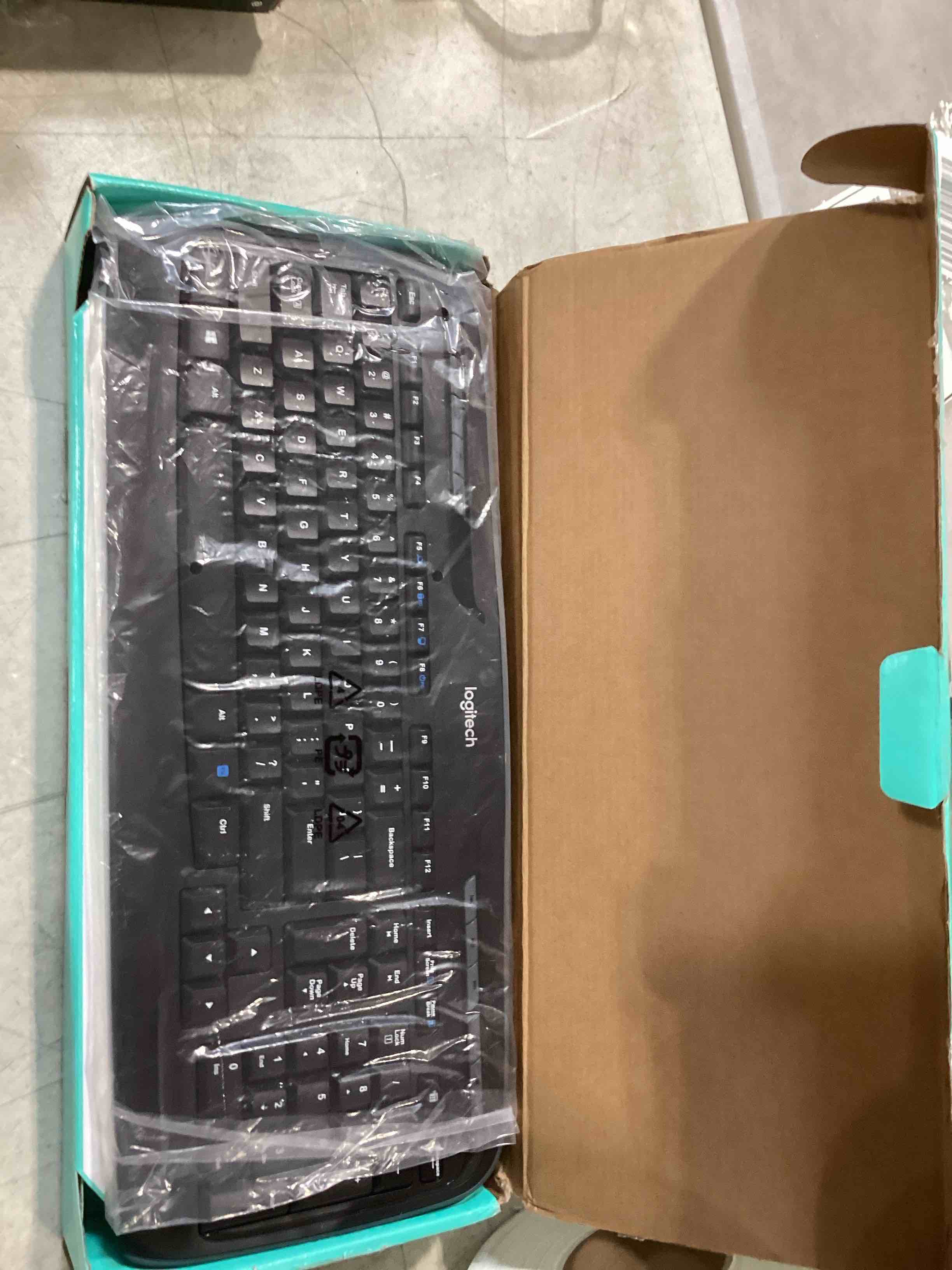 https://s3.amazonaws.com/lotting-images-prod/bidfta/TEA2815263_1749653234810.jpeg