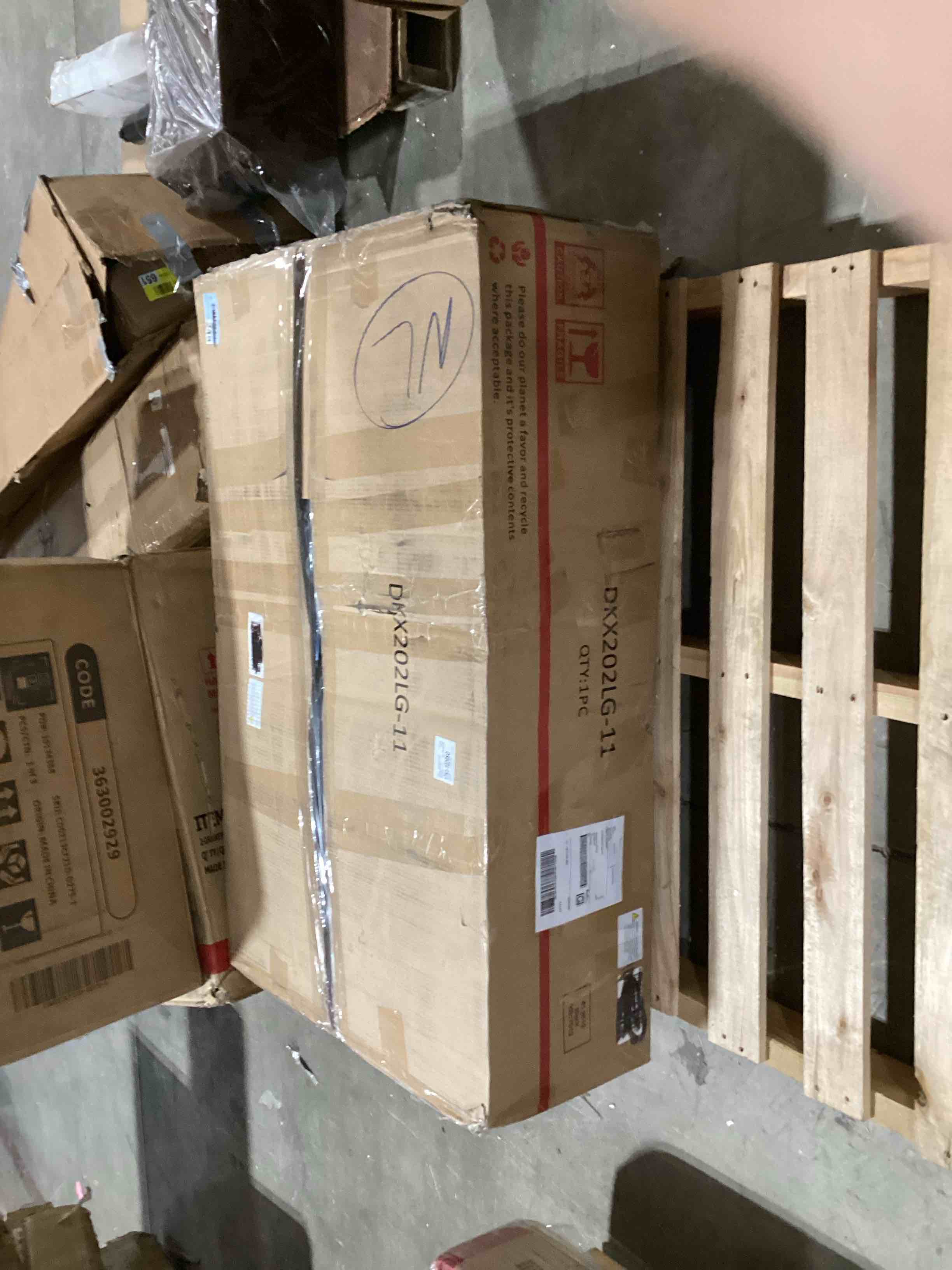 https://s3.amazonaws.com/lotting-images-prod/bidfta/TEA2815629_1750246811625.jpeg
