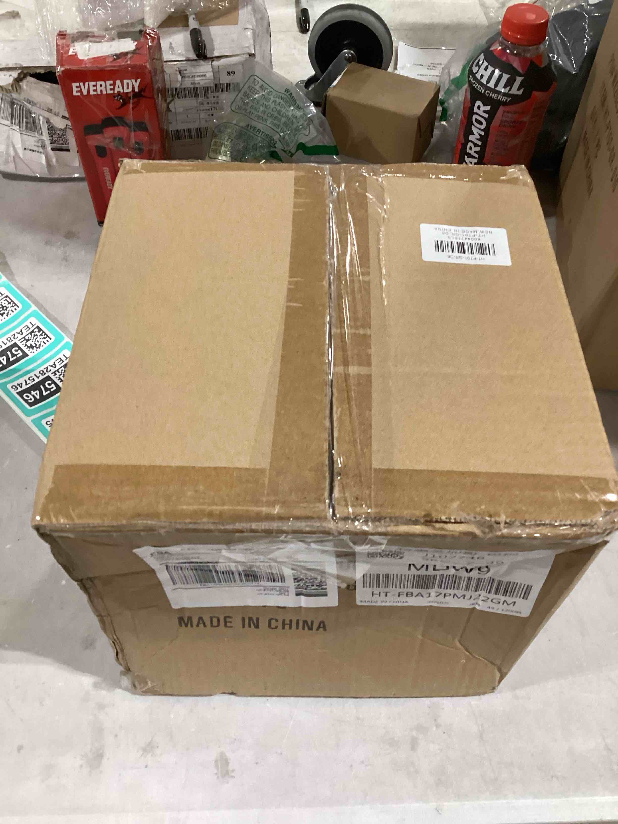 https://s3.amazonaws.com/lotting-images-prod/bidfta/TEA2815751_1750271986939.jpeg
