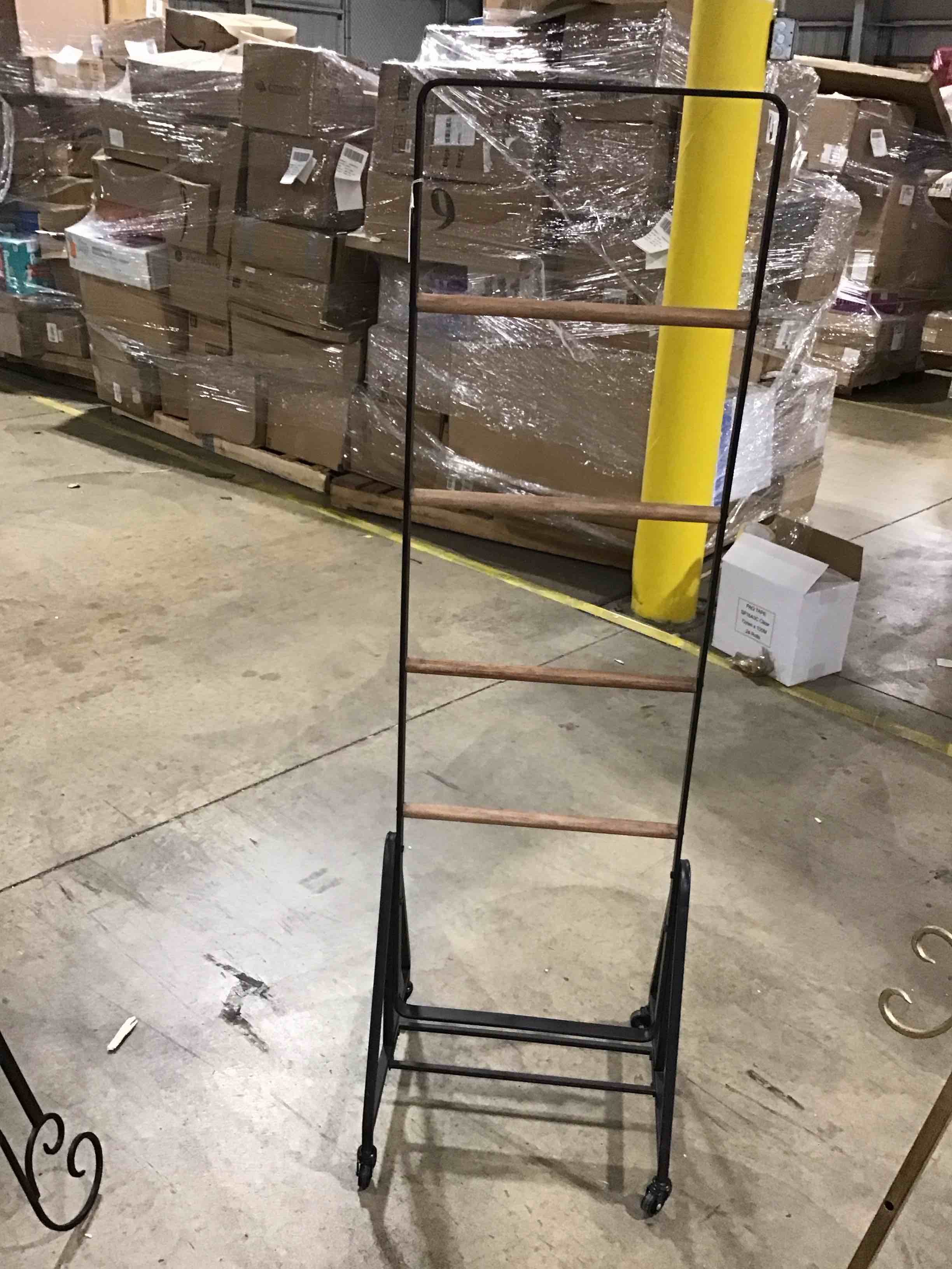 https://s3.amazonaws.com/lotting-images-prod/bidfta/TEA2816154_1751299155153.jpeg