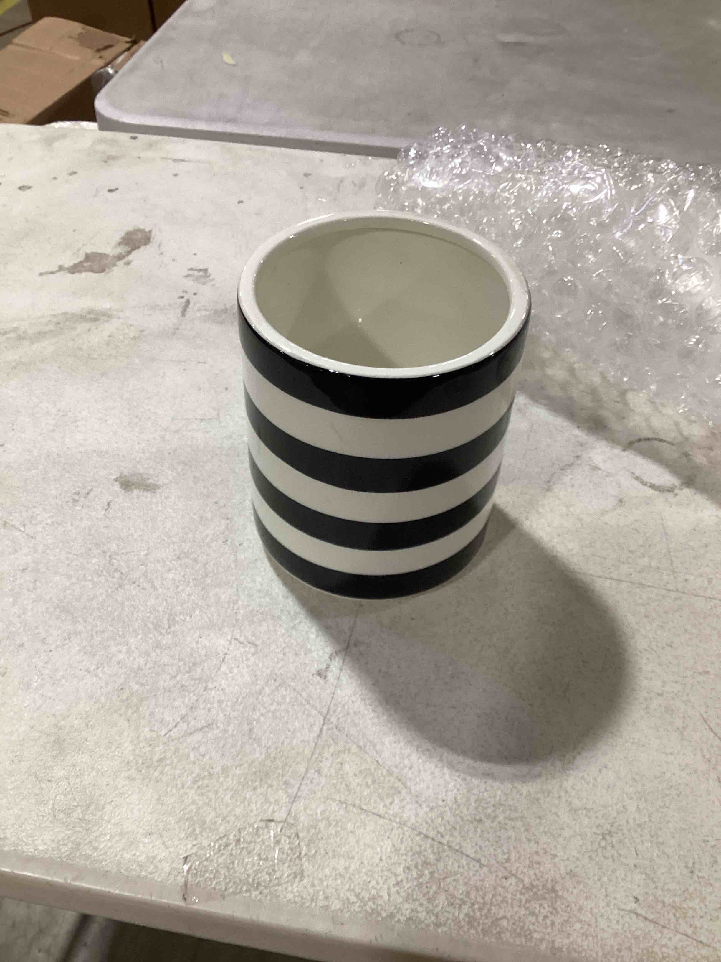 https://s3.amazonaws.com/lotting-images-prod/bidfta/TEA2817576_1753095847908.jpeg